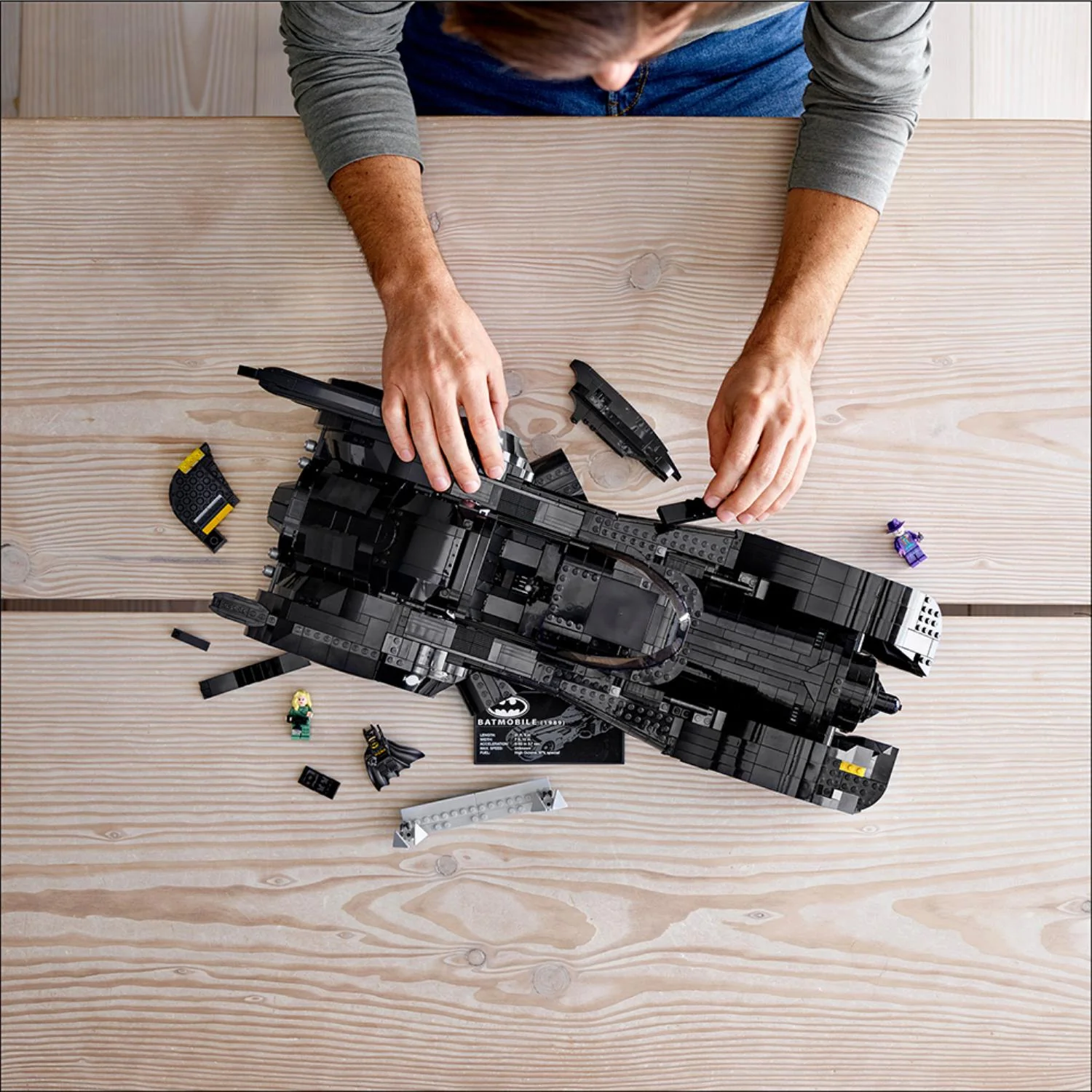 LEGO® DC Batman 1989 Batmobile™ - Image 10