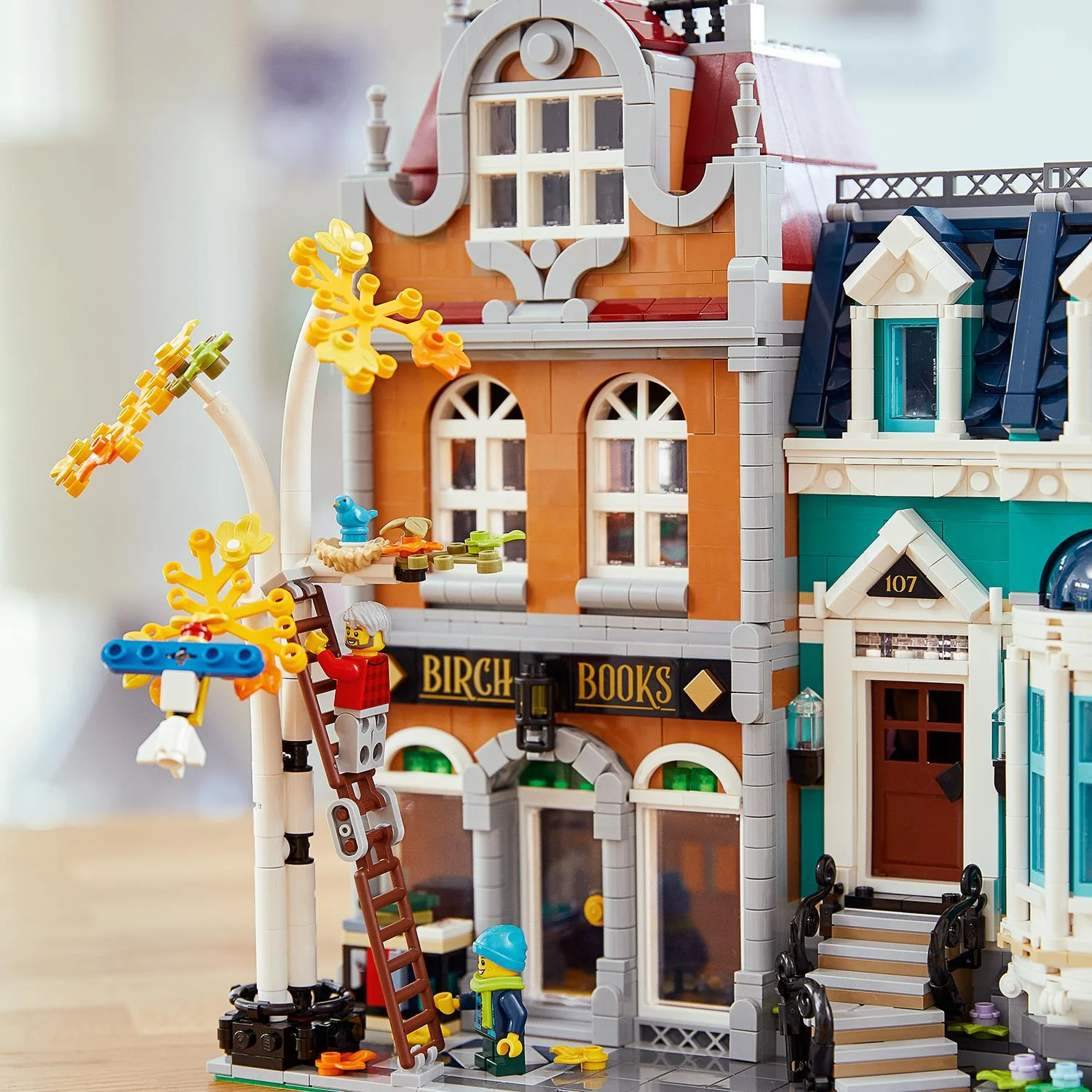 LEGO® Creator Expert Bookshop - Image 4