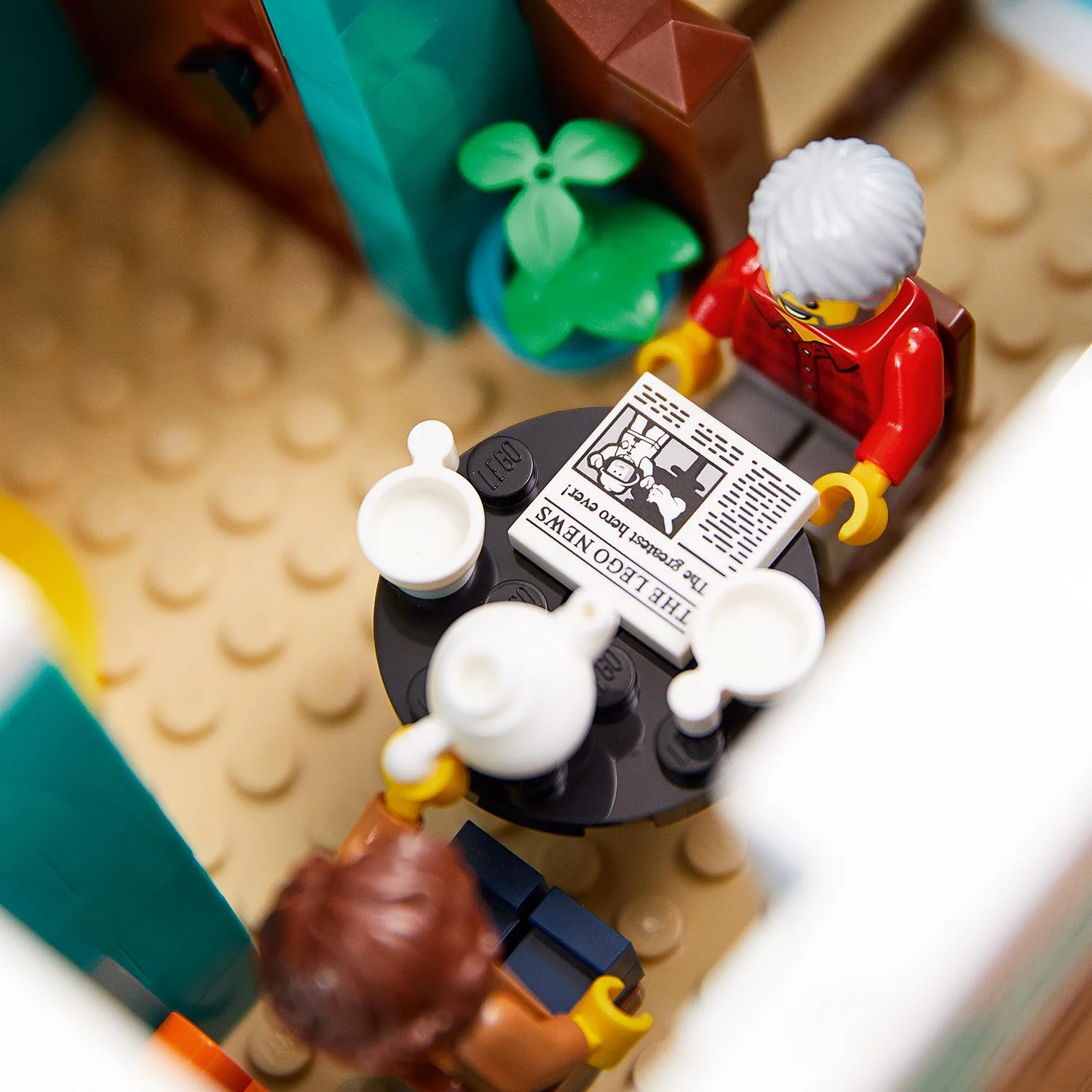 LEGO® Creator Expert Bookshop - Image 9