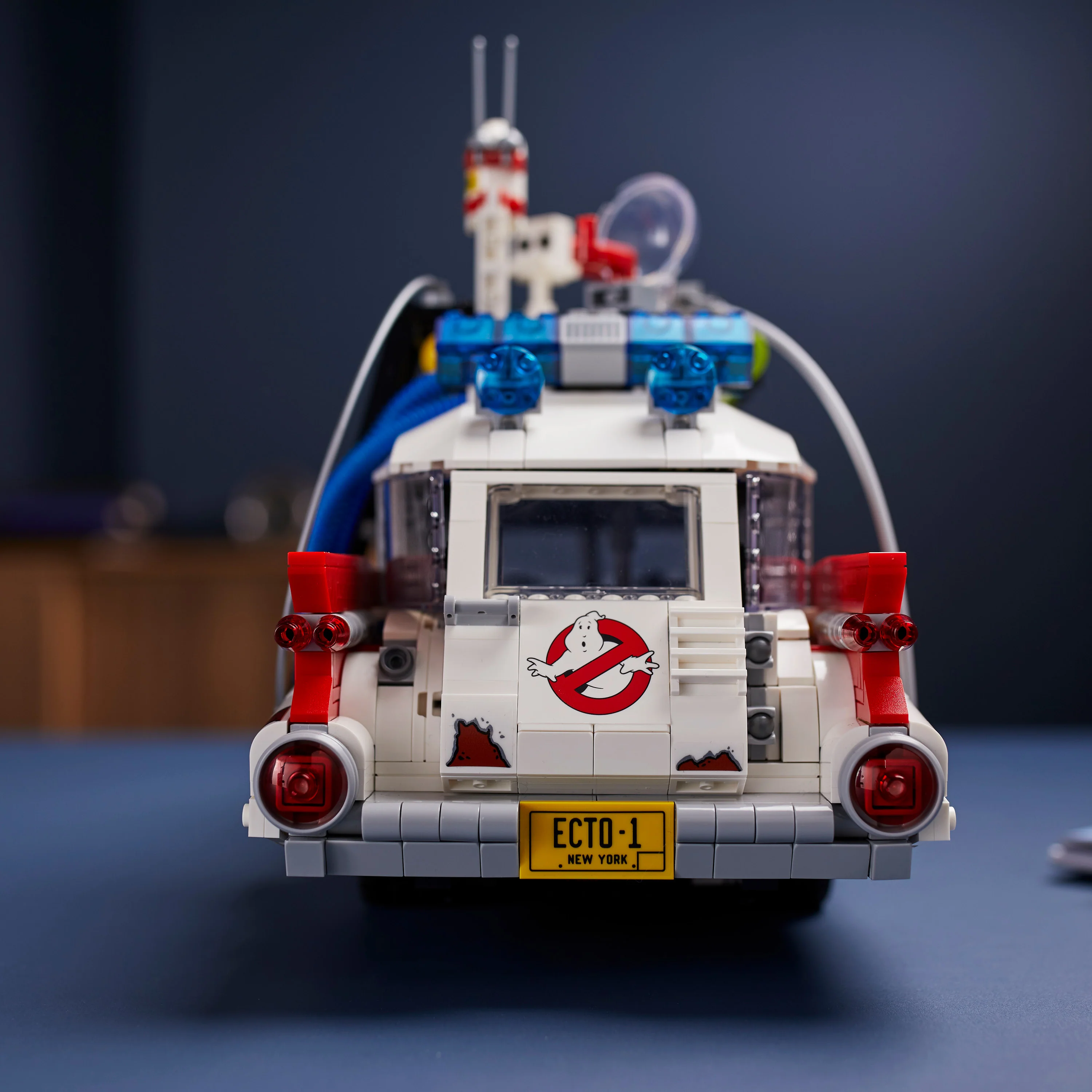 LEGO® Creator Expert Ghostbusters™ ECTO-1 - Image 11