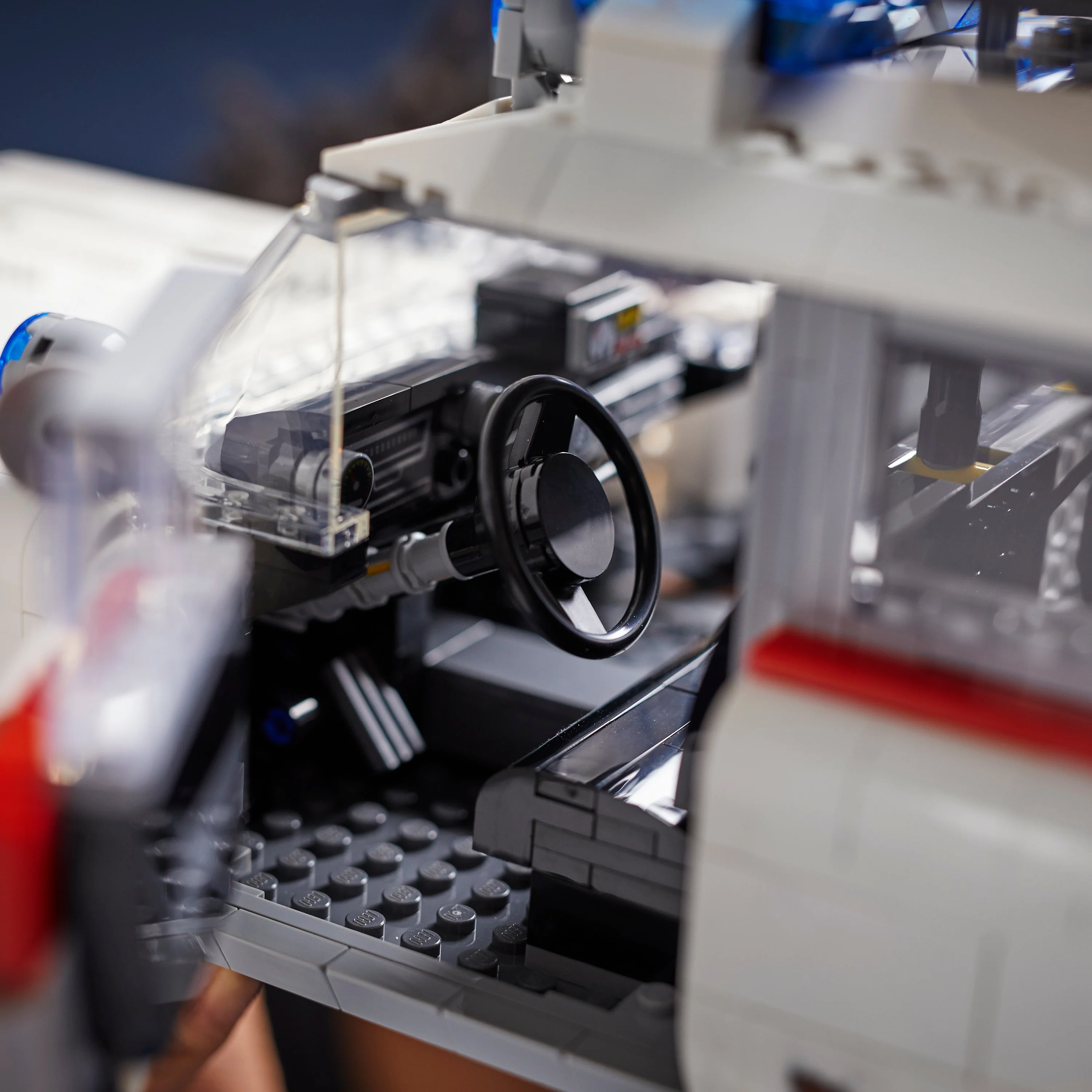 LEGO® Creator Expert Ghostbusters™ ECTO-1 - Image 12