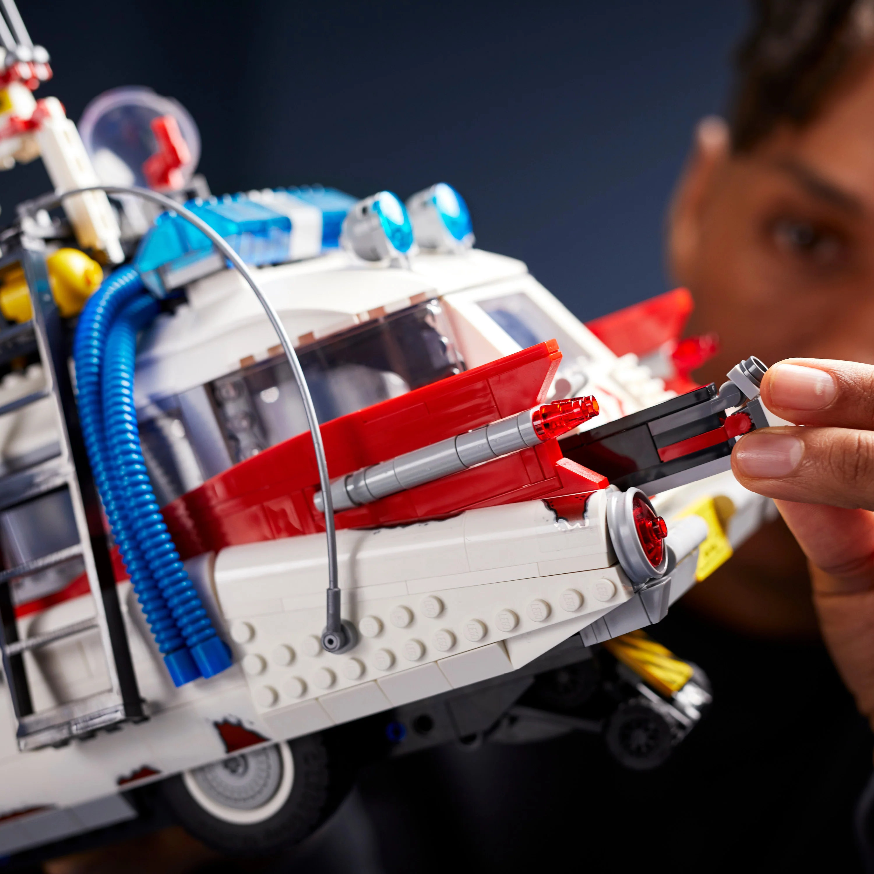 LEGO® Creator Expert Ghostbusters™ ECTO-1 - Image 13