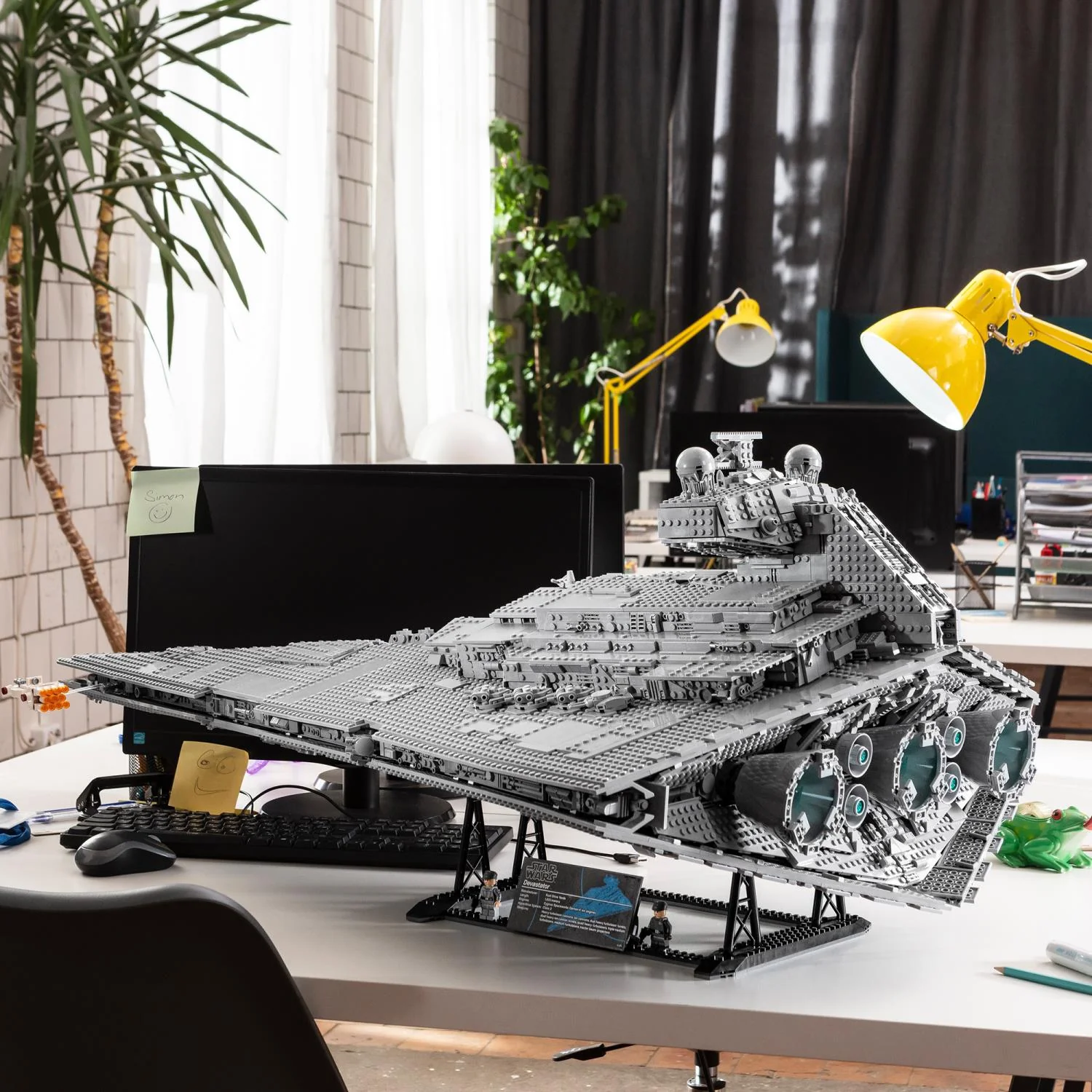 LEGO® Star Wars™ Imperial Star Destroyer™ - Image 14