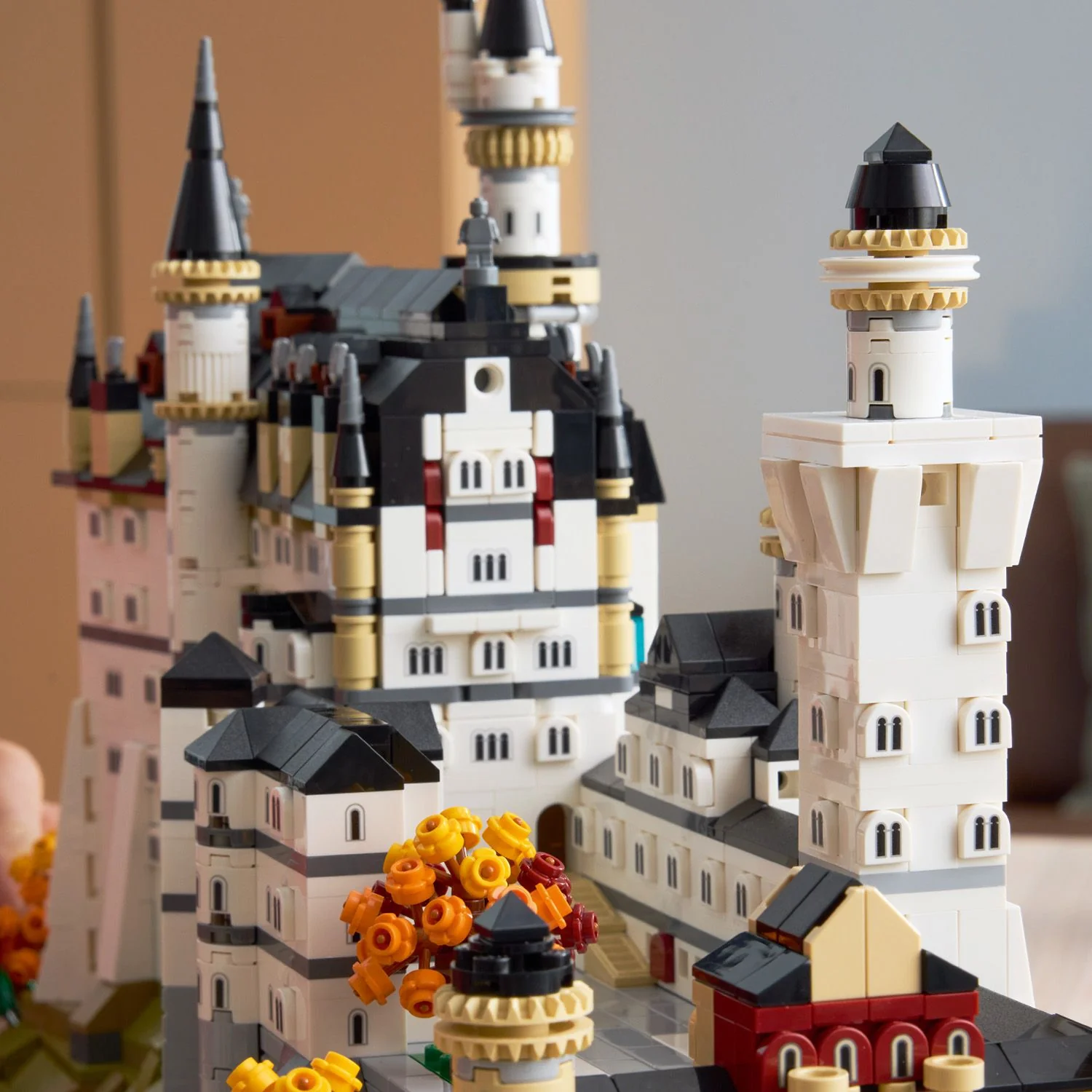LEGO® Architecture Neuschwanstein Castle - Image 9