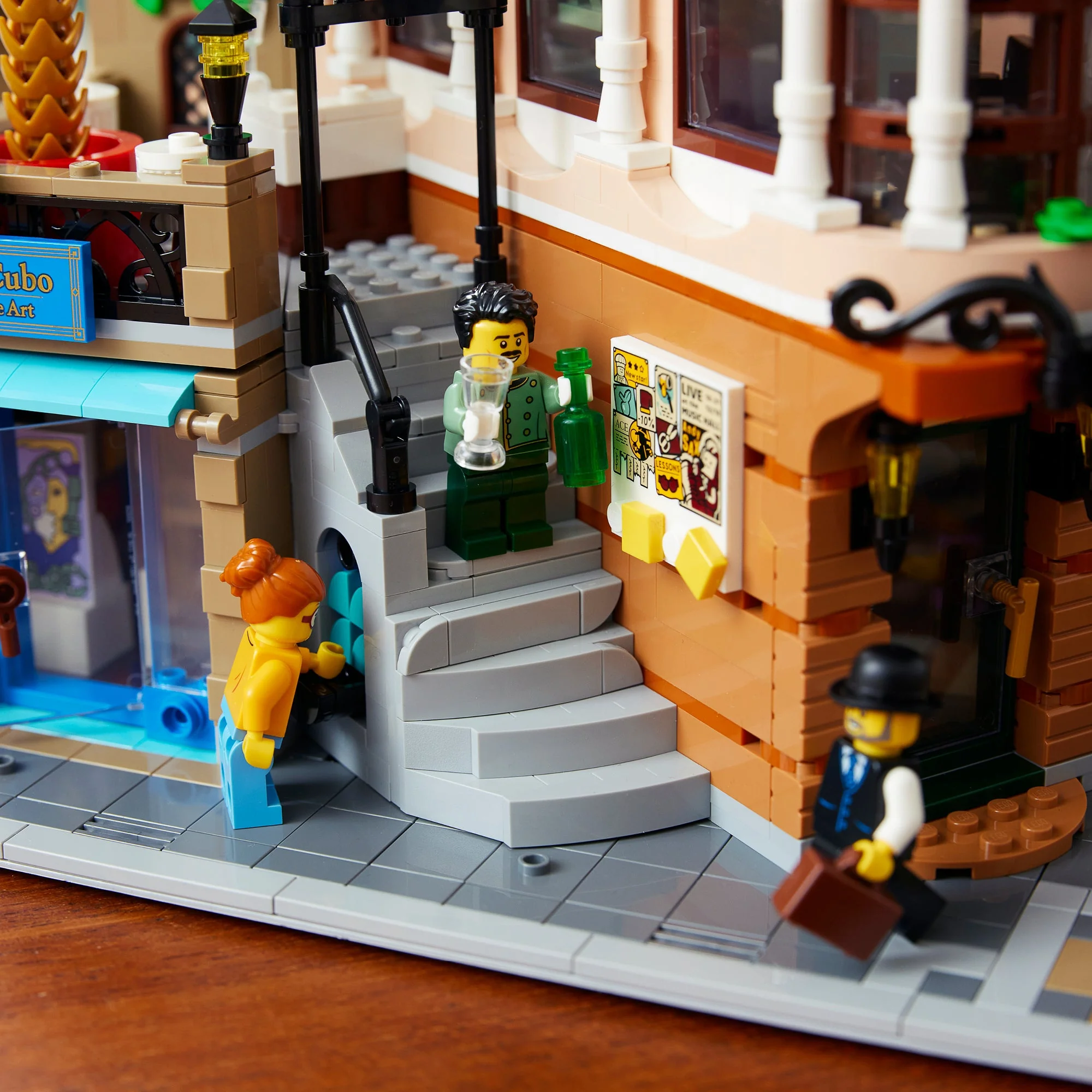 LEGO® Creator Expert Boutique Hotel - Image 15