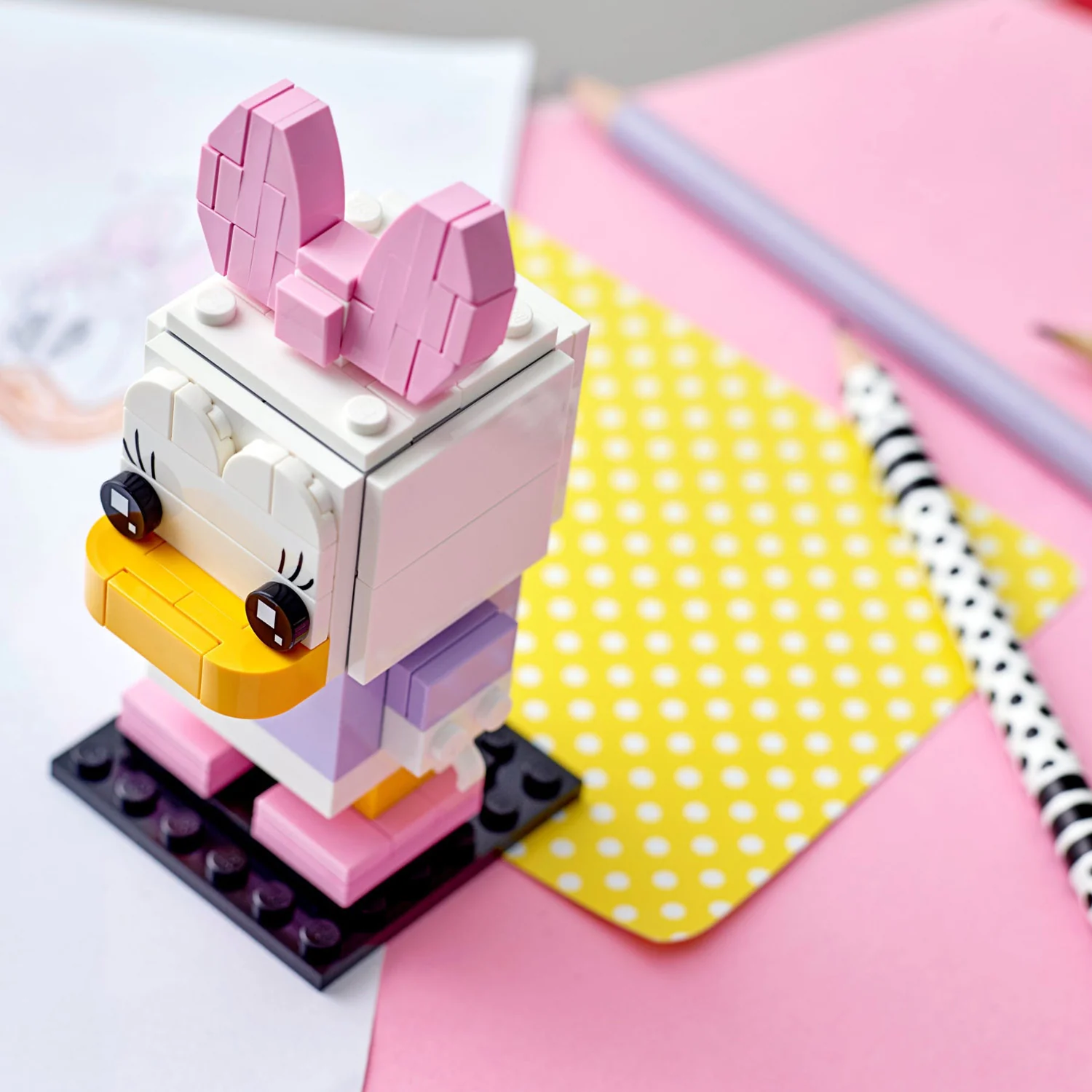 LEGO® BrickHeadz™ Disney Daisy Duck - Image 3
