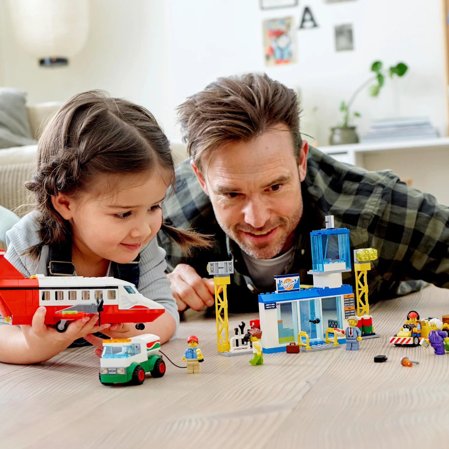 LEGO® City Central Airport - Image 3