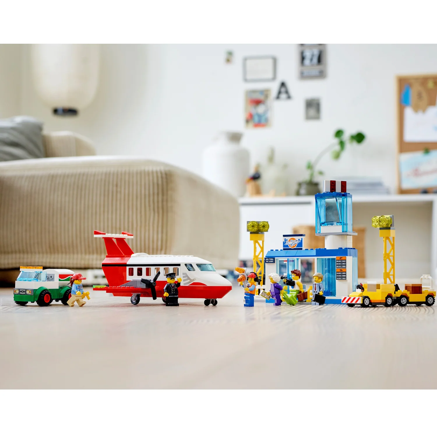 LEGO® City Central Airport - Image 5