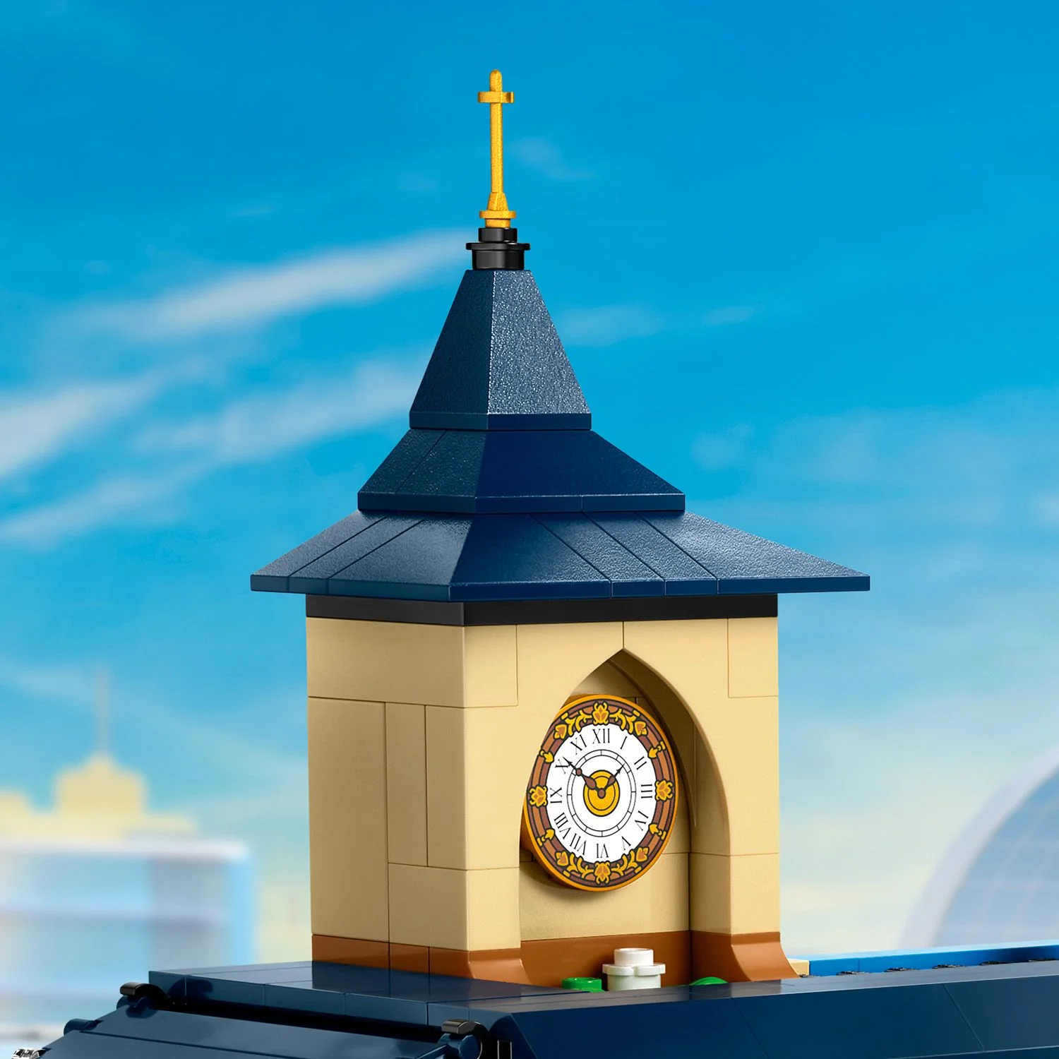 LEGO® City Central Train Station - Image 6