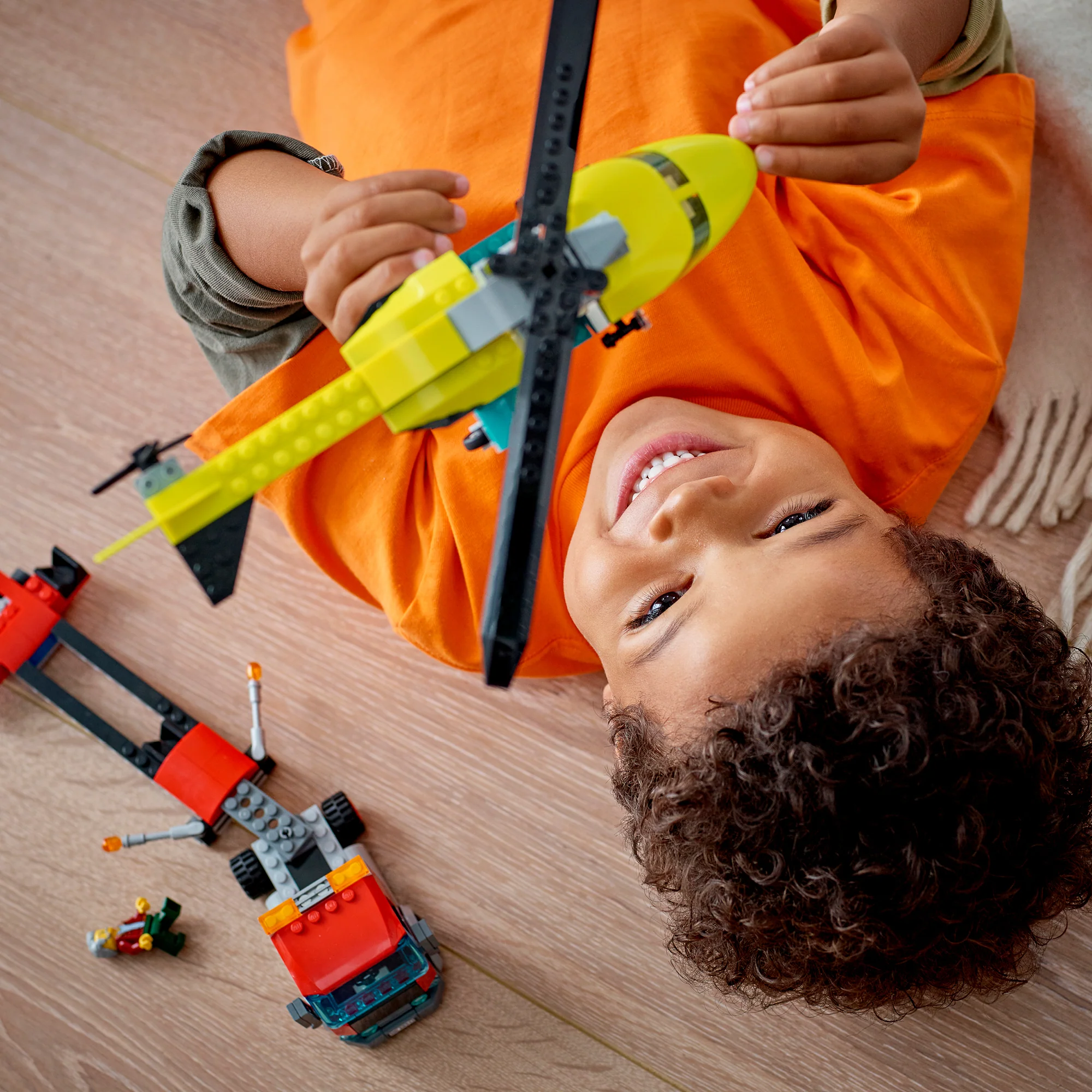 LEGO® City Rescue Helicopter Transport - Image 6