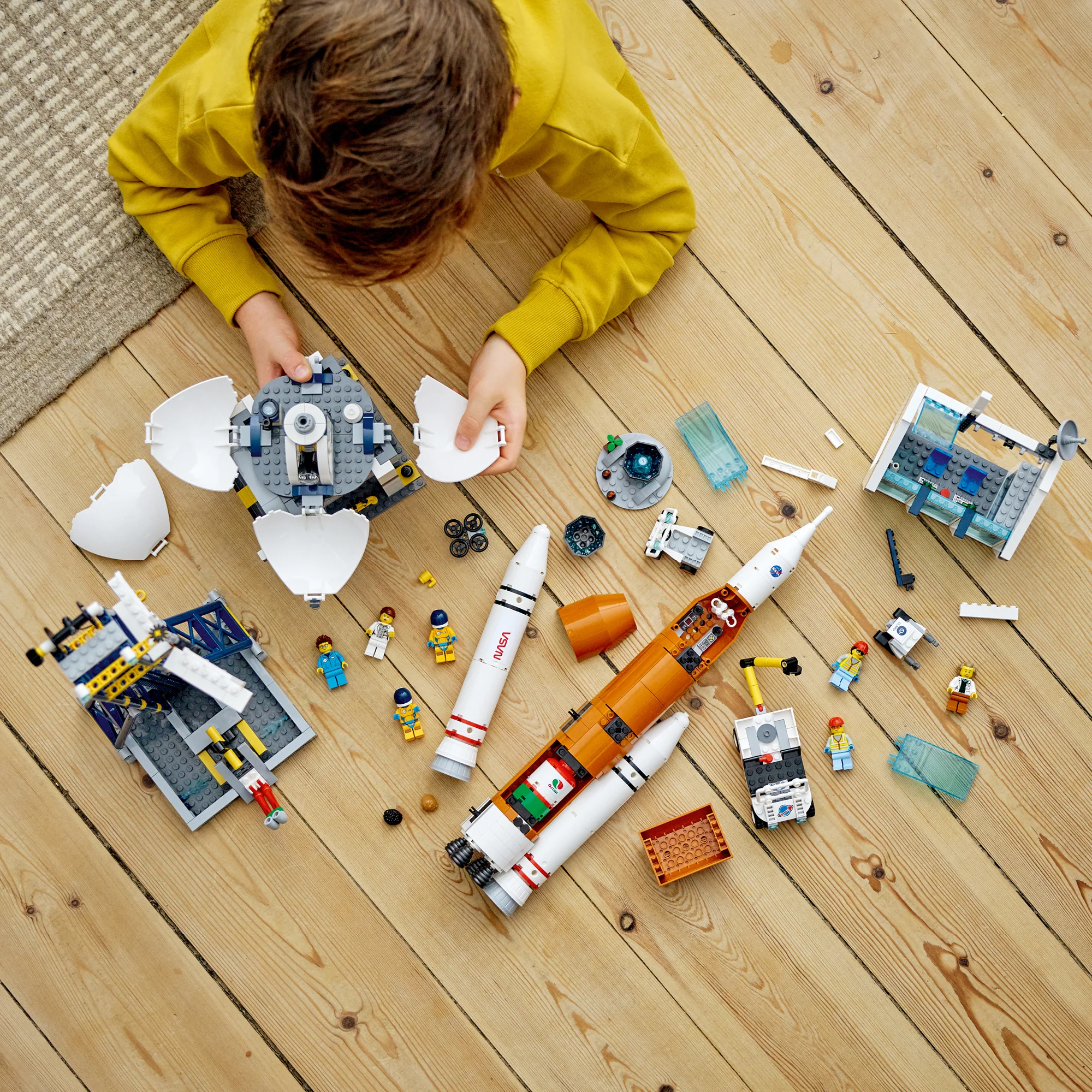 LEGO® City Rocket Launch Center - Image 4