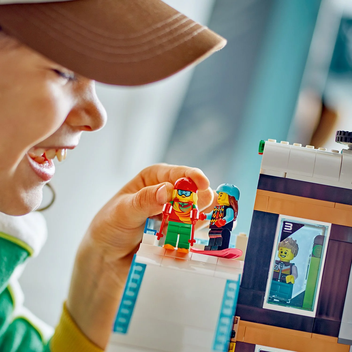 LEGO® City Ski and Climbing Center - Image 6