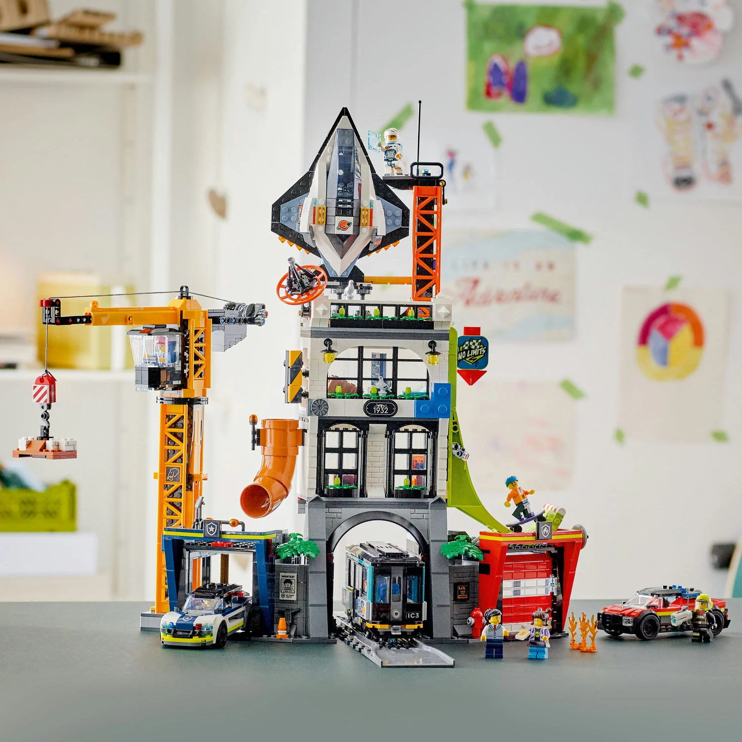 LEGO® City The City Tower - Image 5