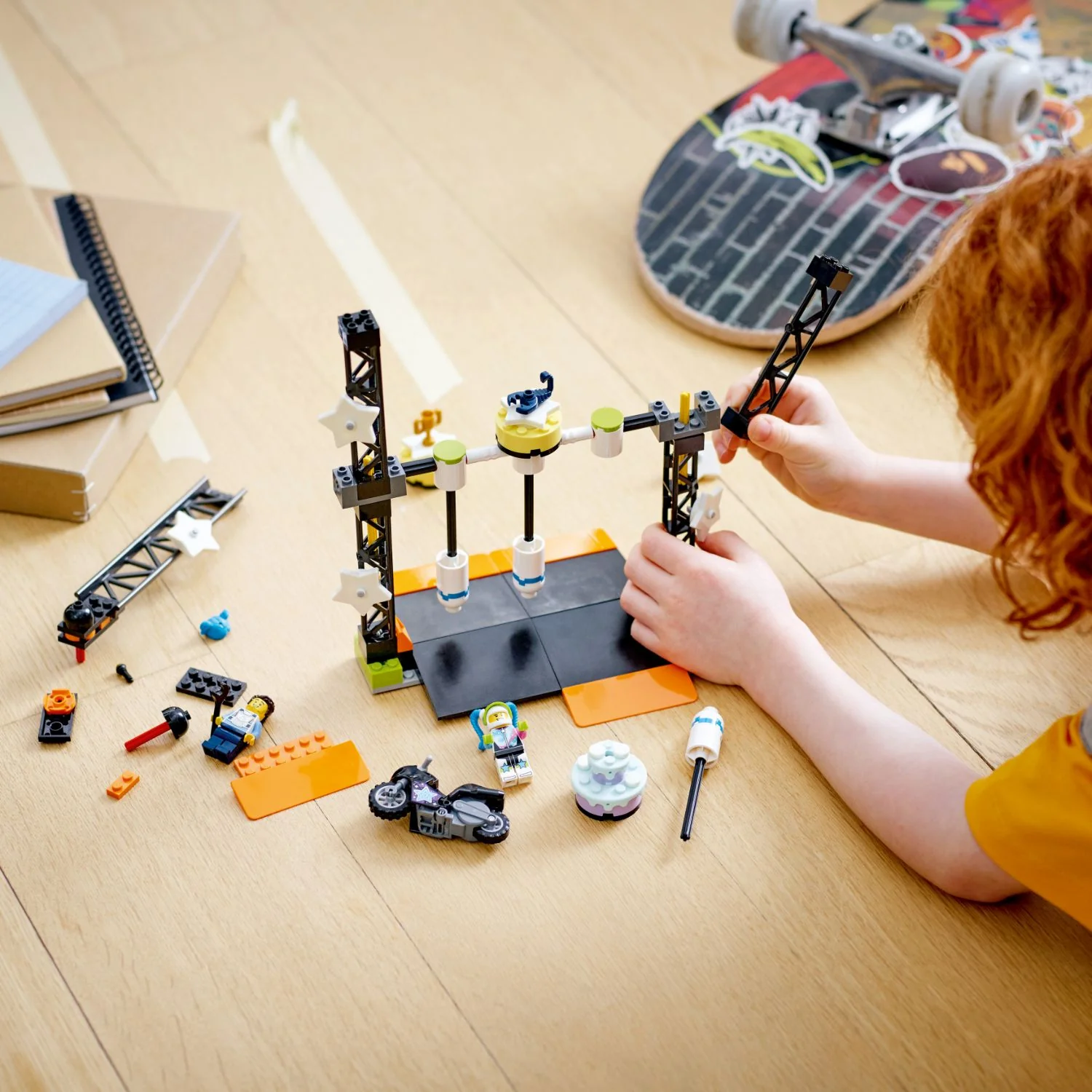 LEGO® City The Knockdown Stunt Challenge - Image 5