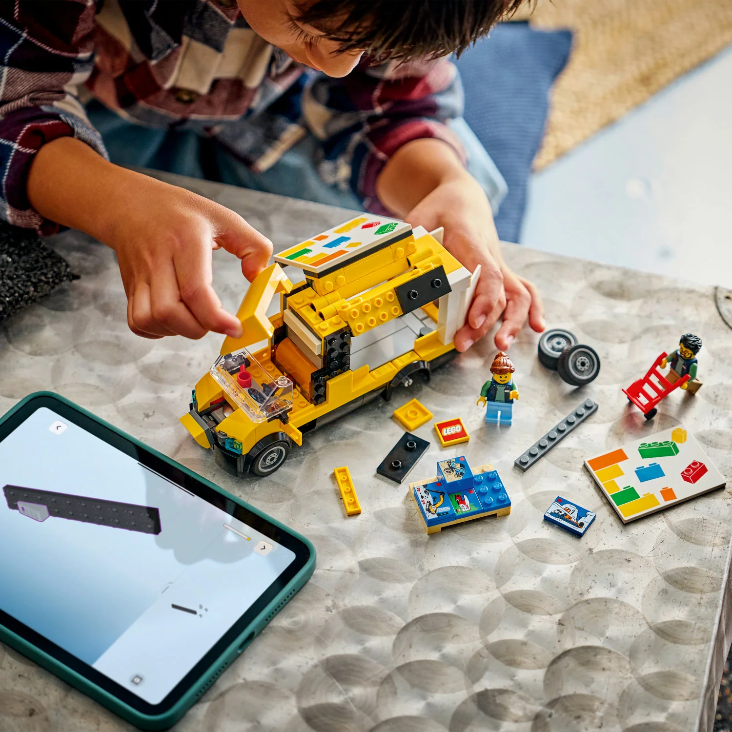LEGO® City The LEGO® Van - Image 4