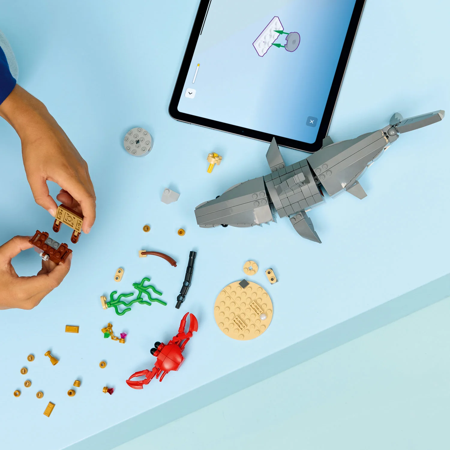 LEGO® Creator 3 in 1 Fierce Shark with a Treasure Chest - Image 4
