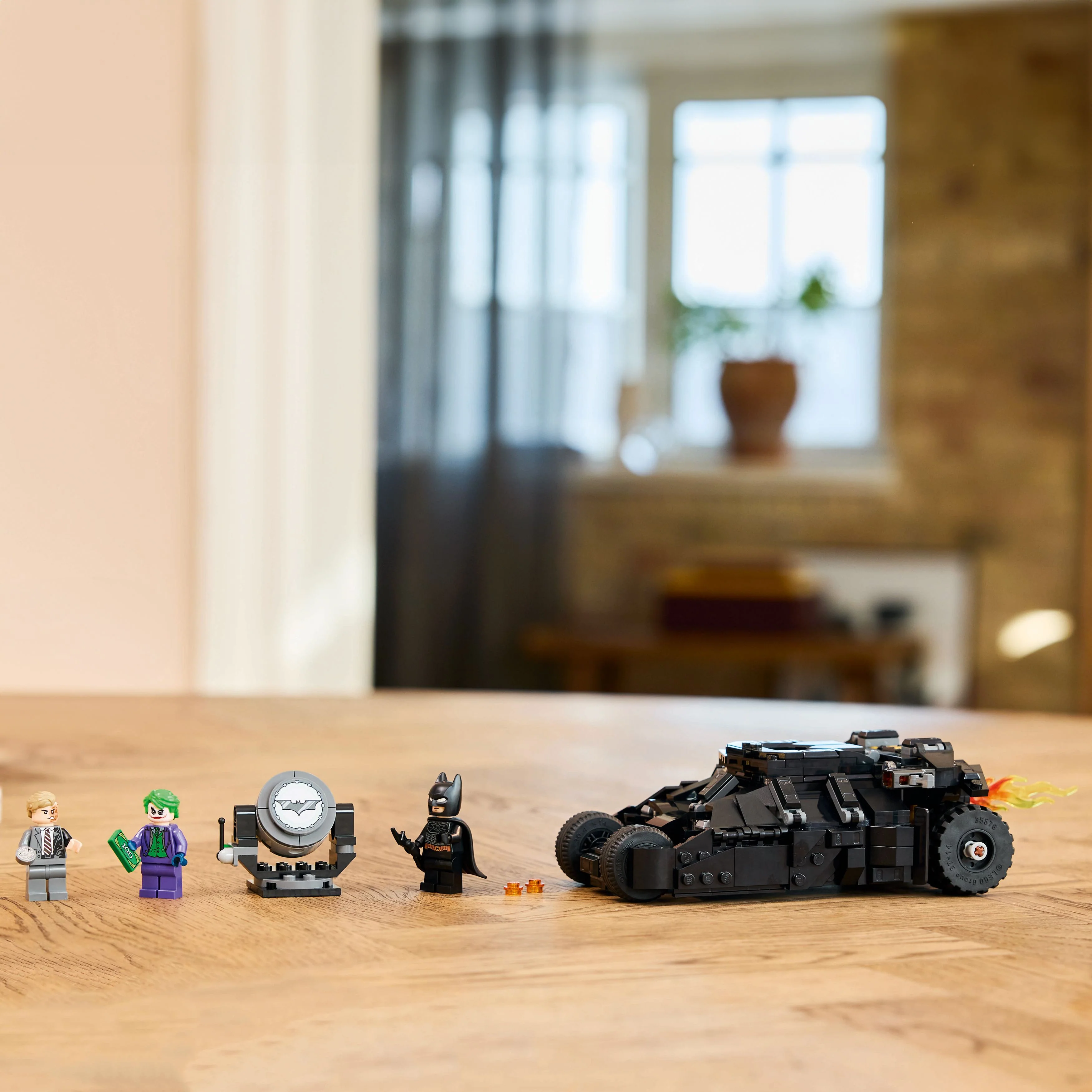 LEGOĀ® DC Batmanā¢: Batman Tumbler vs. Two-Face⢠& The Joker⢠- Image 5