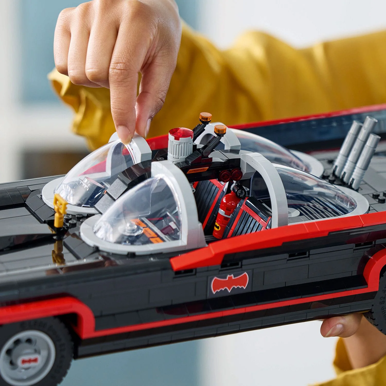 LEGO® DC Batman™: The Classic TV Series Batmobile™ - Image 9