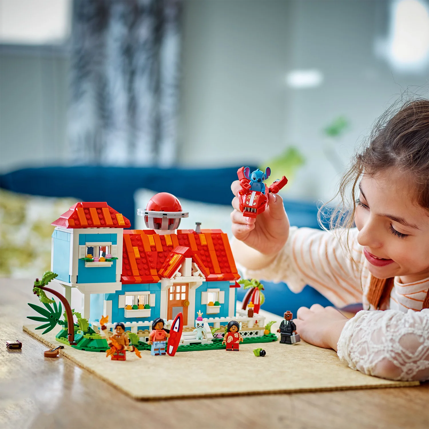 LEGO® Disney™ Lilo and Stitch Beach House - Image 3