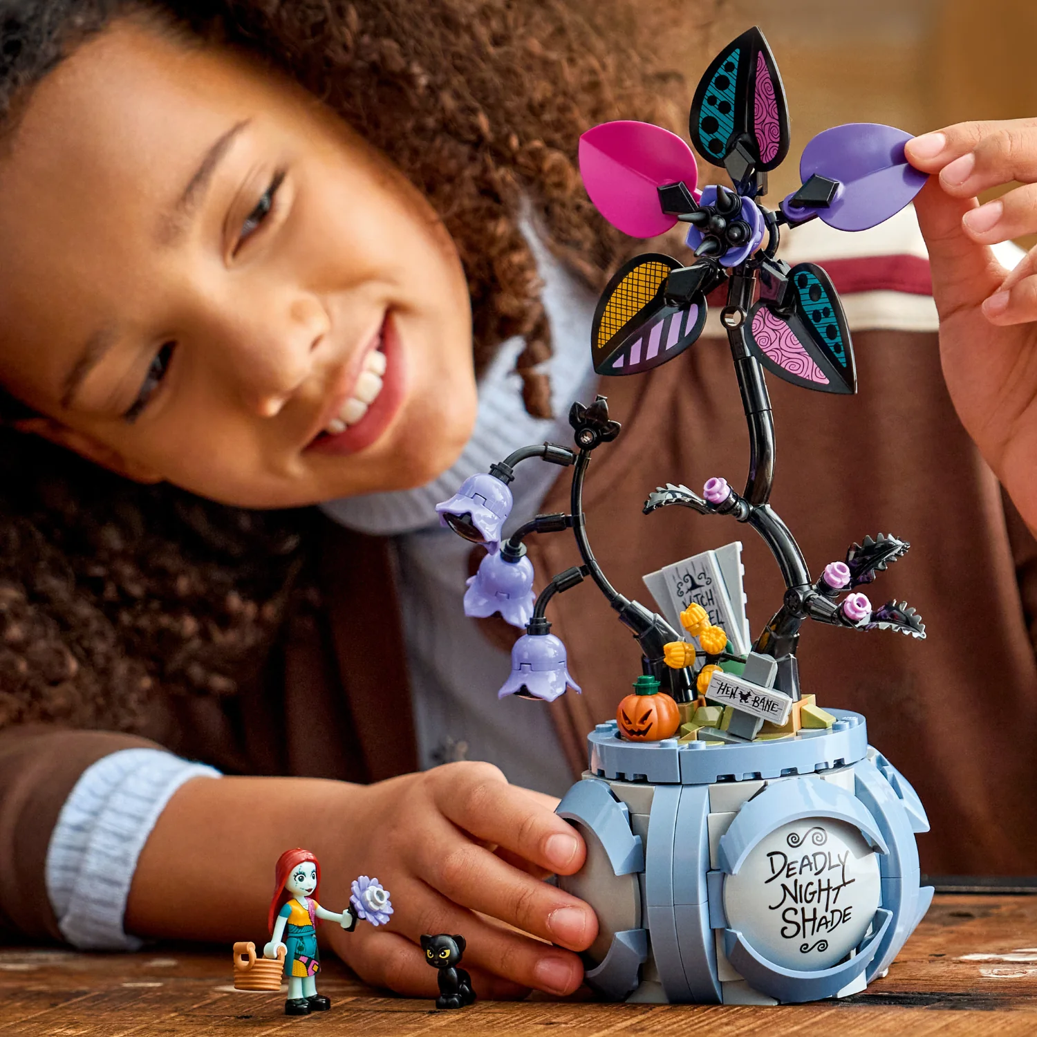 LEGO® | Disney Sally’s Flowerpot - Image 4