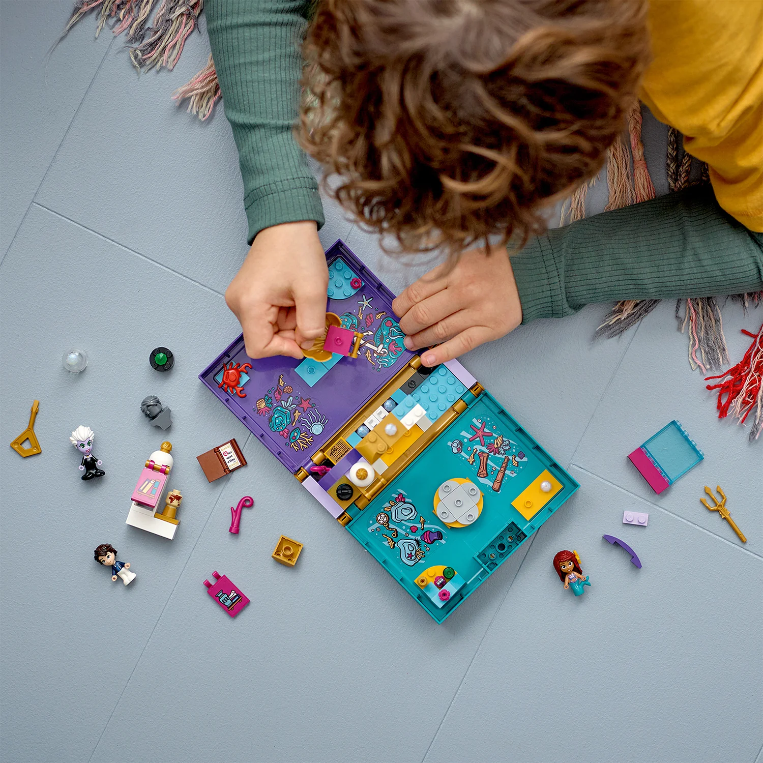 LEGO® Disney™  The Little Mermaid Story Book - Image 4
