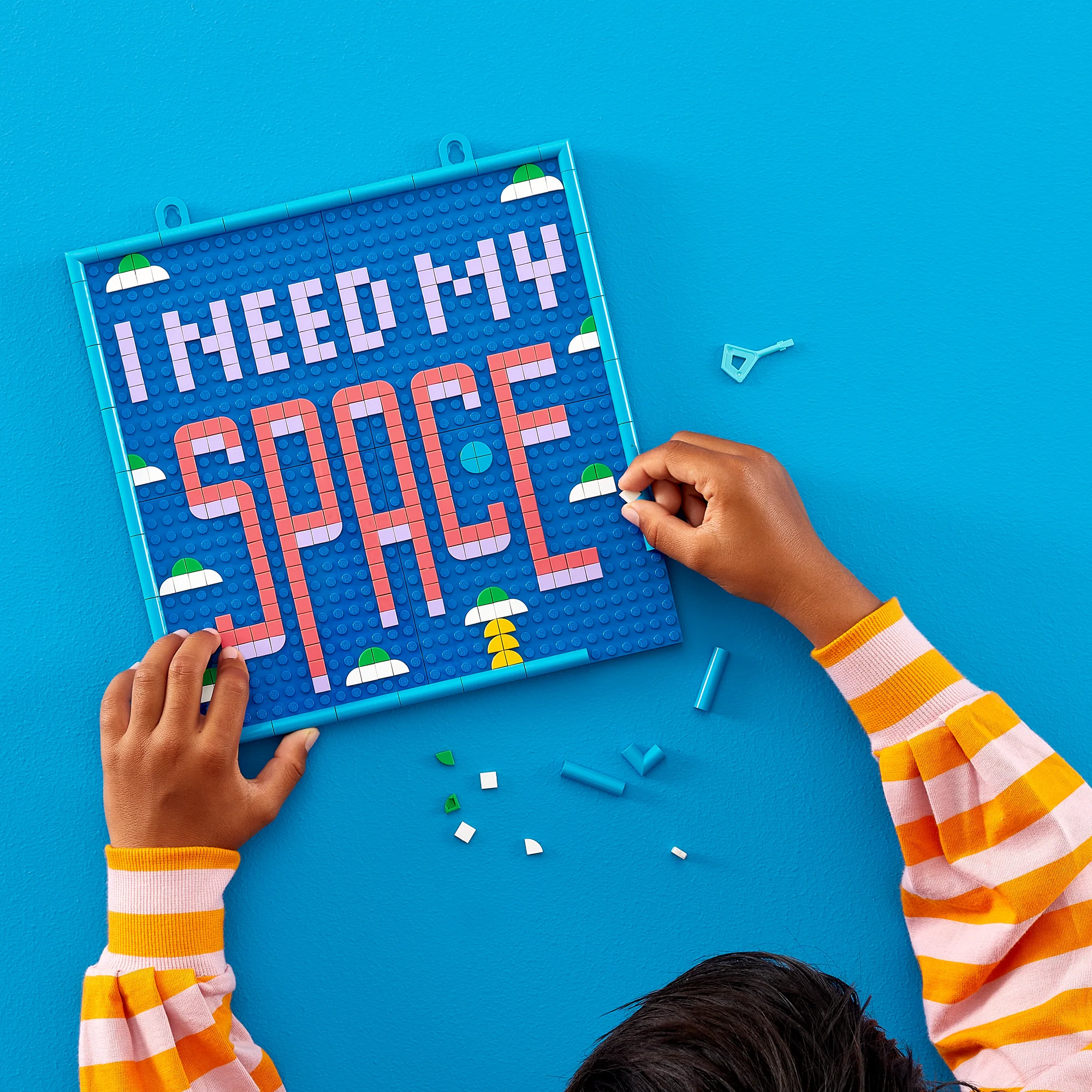 LEGO® DOTS™ Big Message Board - Image 5