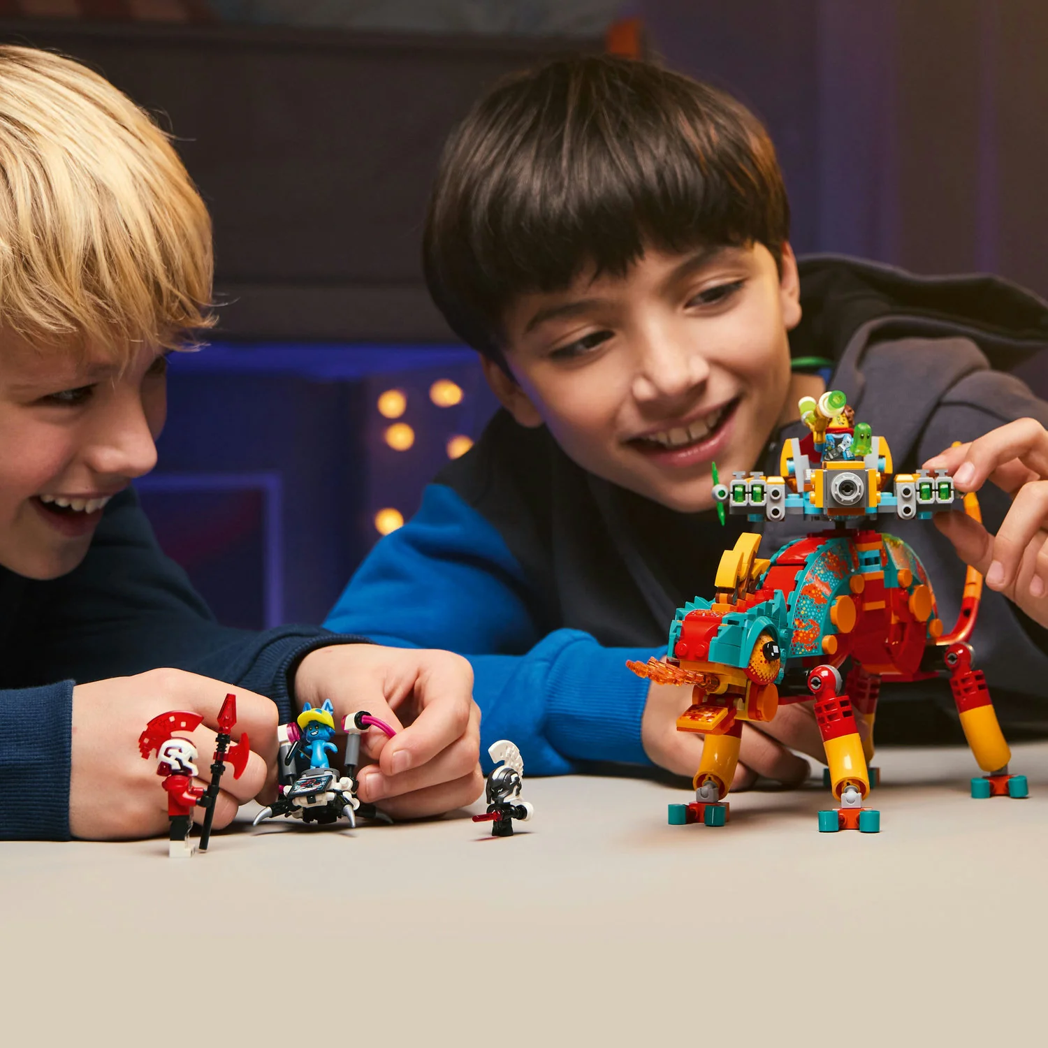 LEGO® DREAMZzz™ Mateo's Fire Chameleon - Image 3