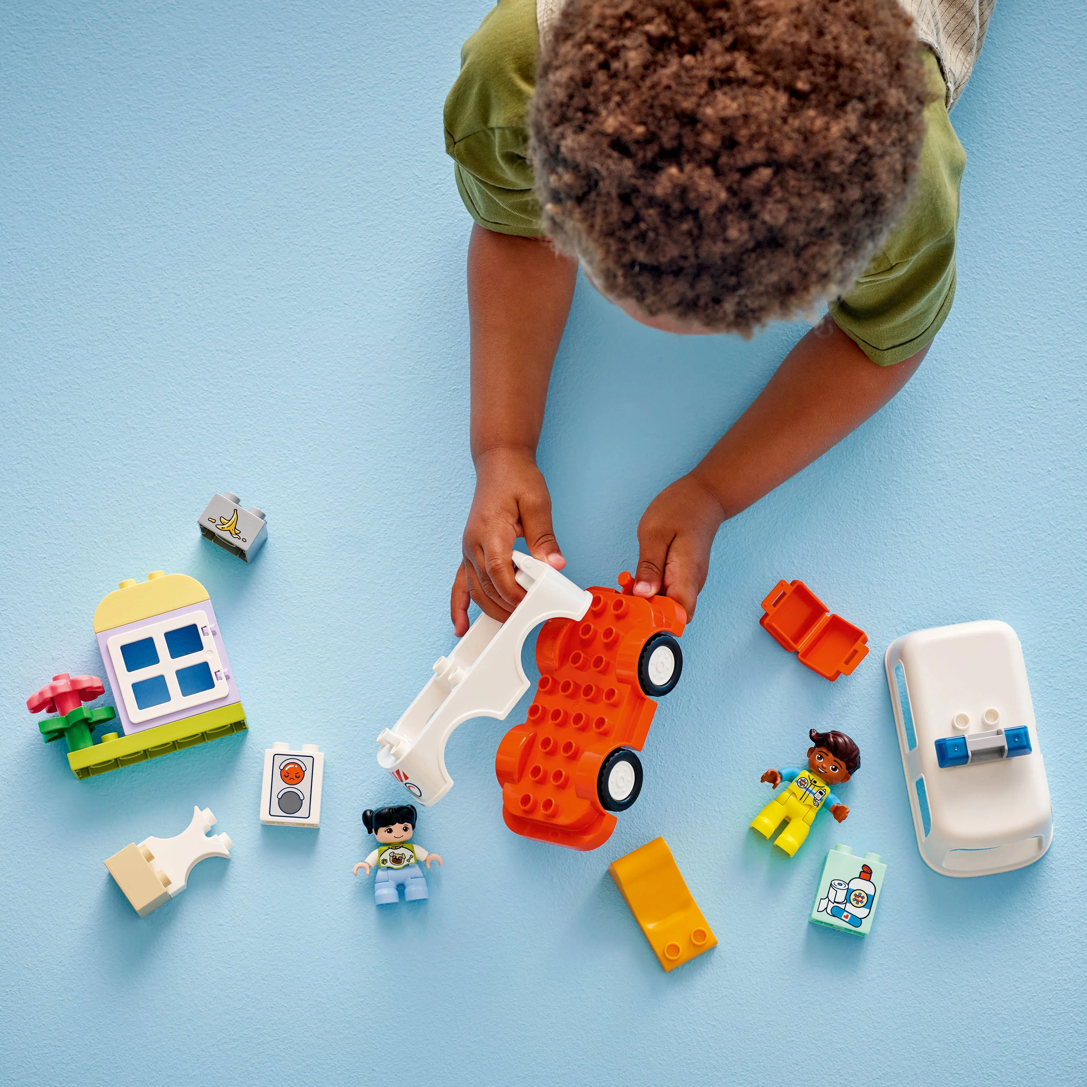 LEGO® DUPLO™ Ambulance & Driver - Image 3