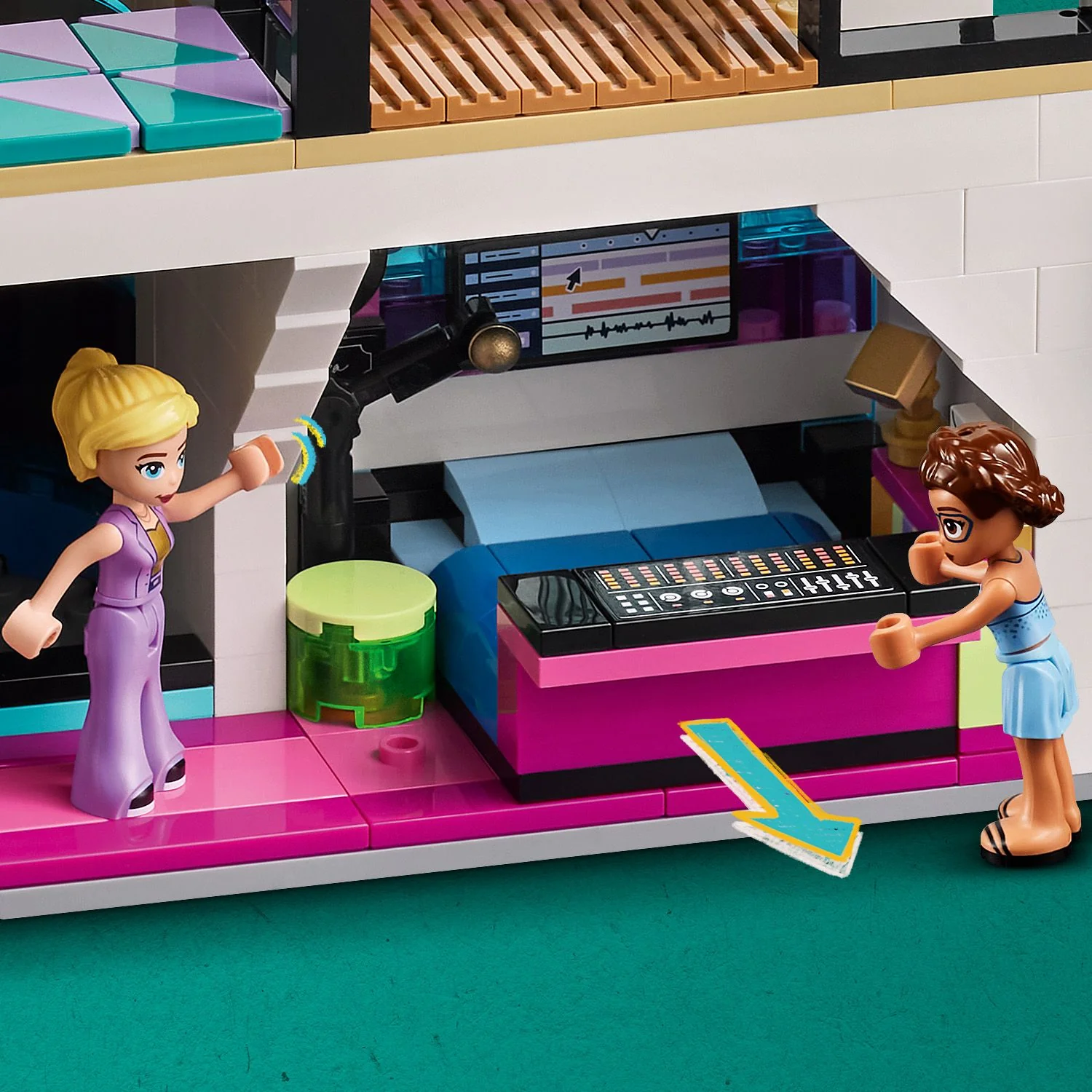 LEGO® Friends™ Andrea's Modern Mansion - Image 9
