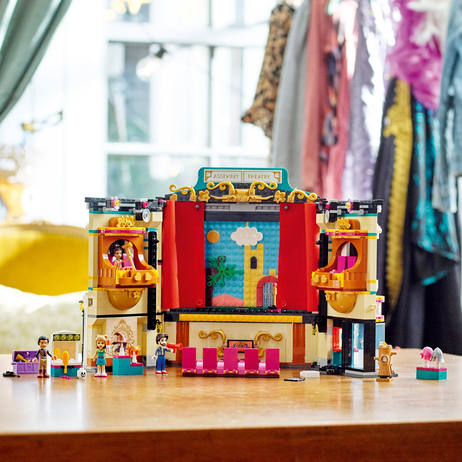 LEGO® Friends™ Andrea’s Theater School - Image 5