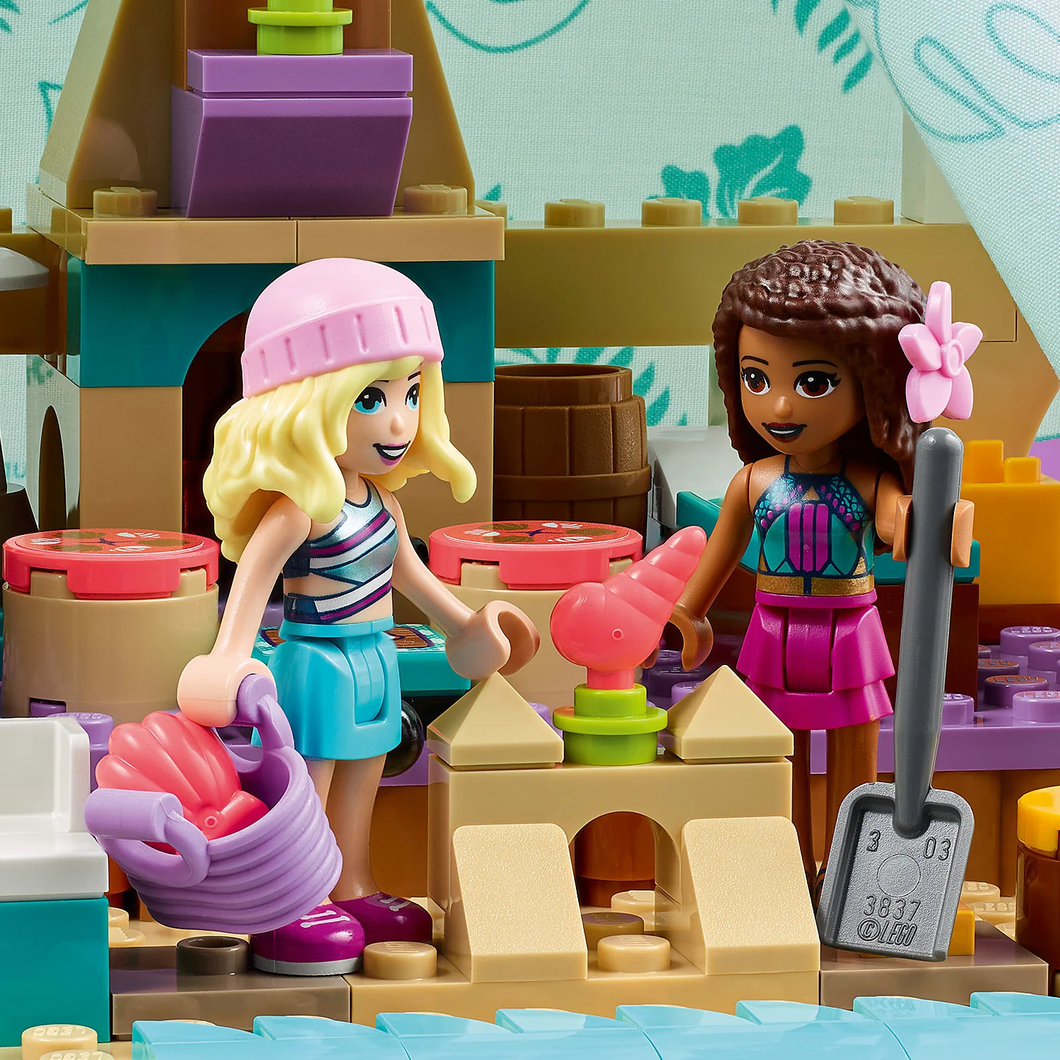 LEGO® Friends™ Beach Glamping - Image 11