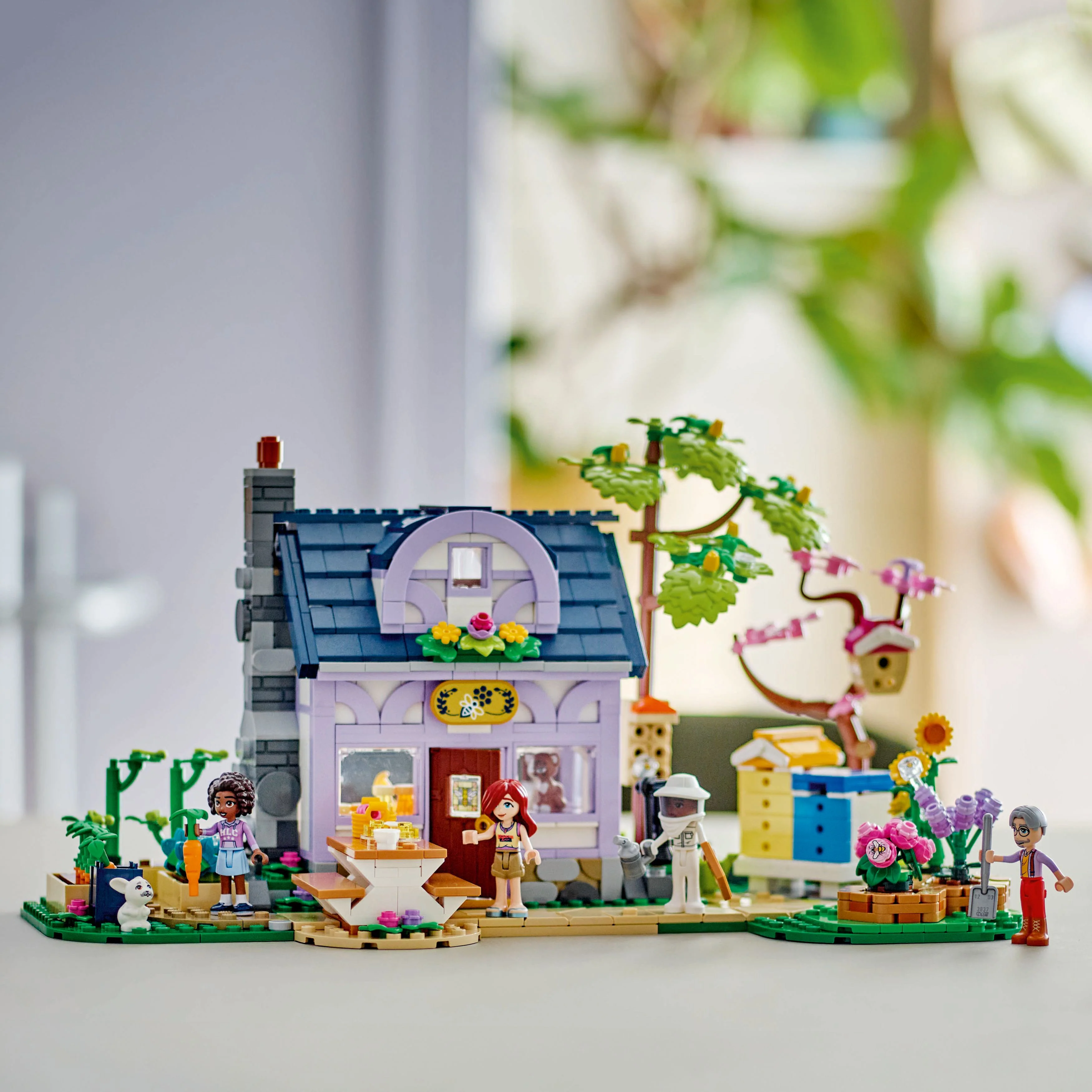 LEGO® Friends™ Beekeepers' House and Flower Garden - Image 5
