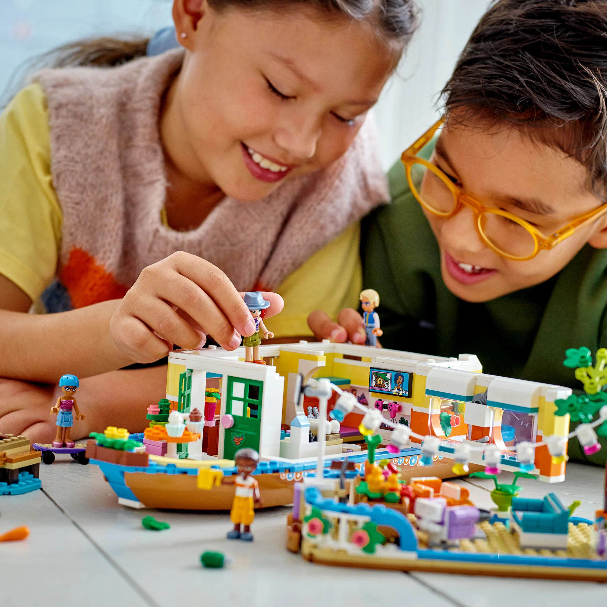 LEGO® Friends™ Canal Houseboat - Image 5