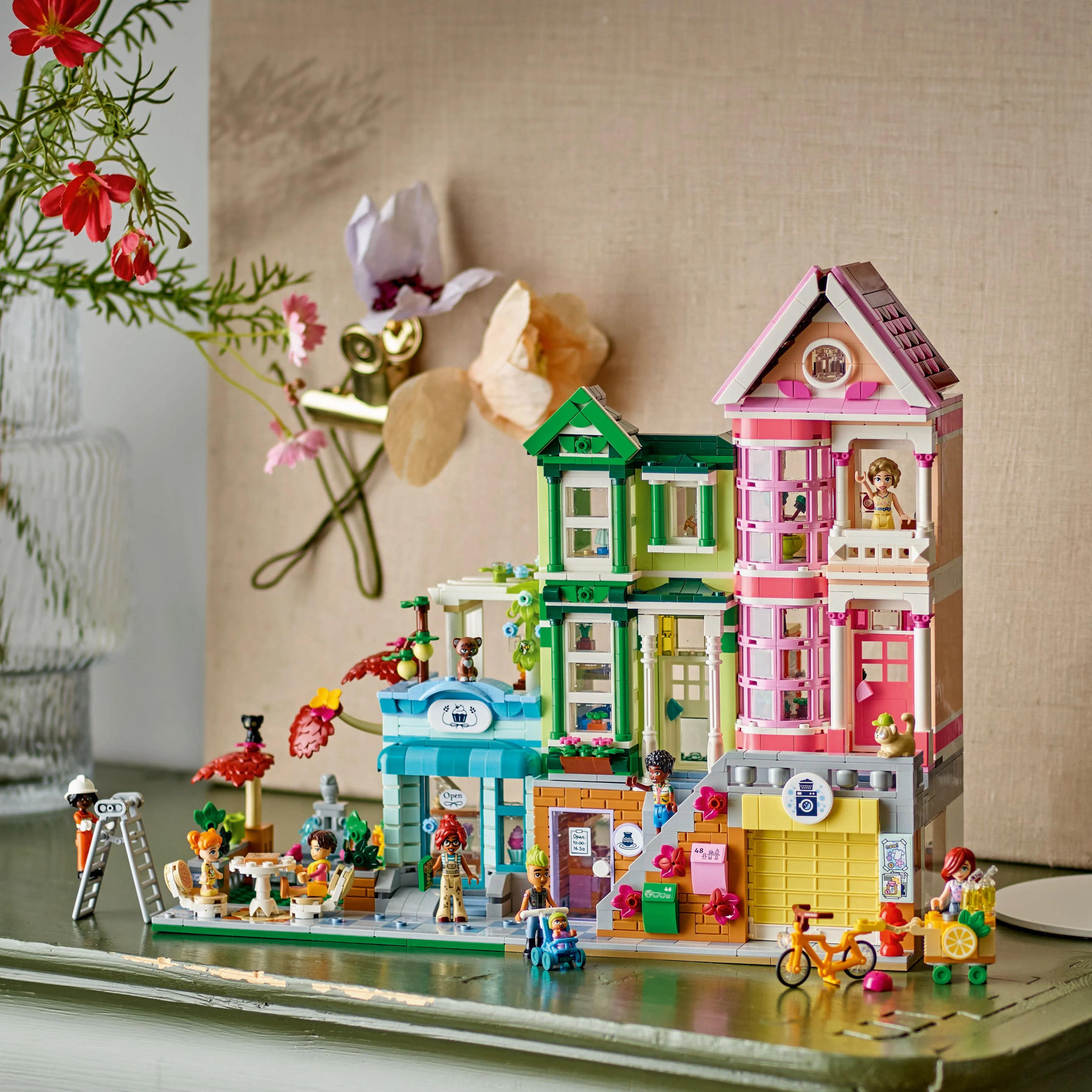 LEGO® Friends™ Heartlake City Apartments and Stores - Image 3