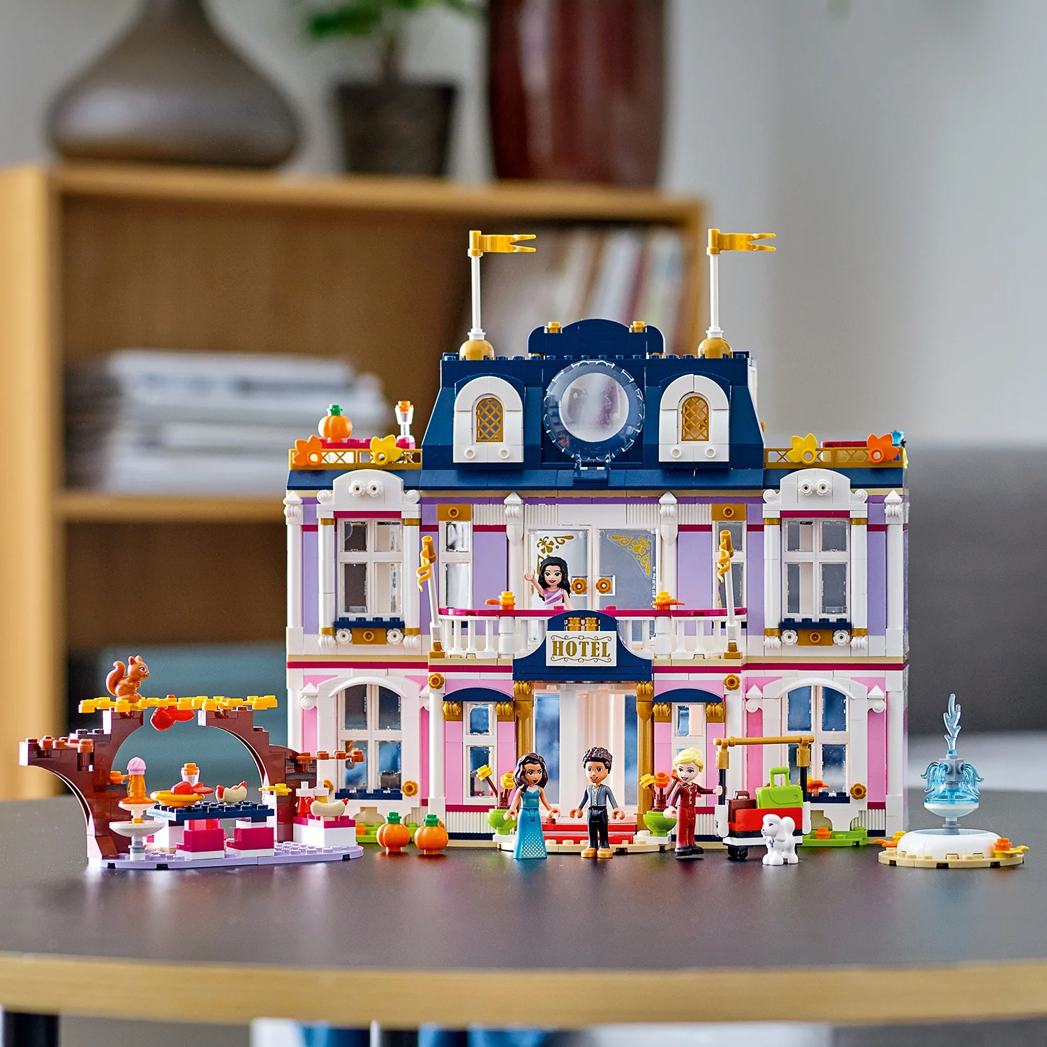 LEGO® Friends™ Heartlake City Grand Hotel - Image 4