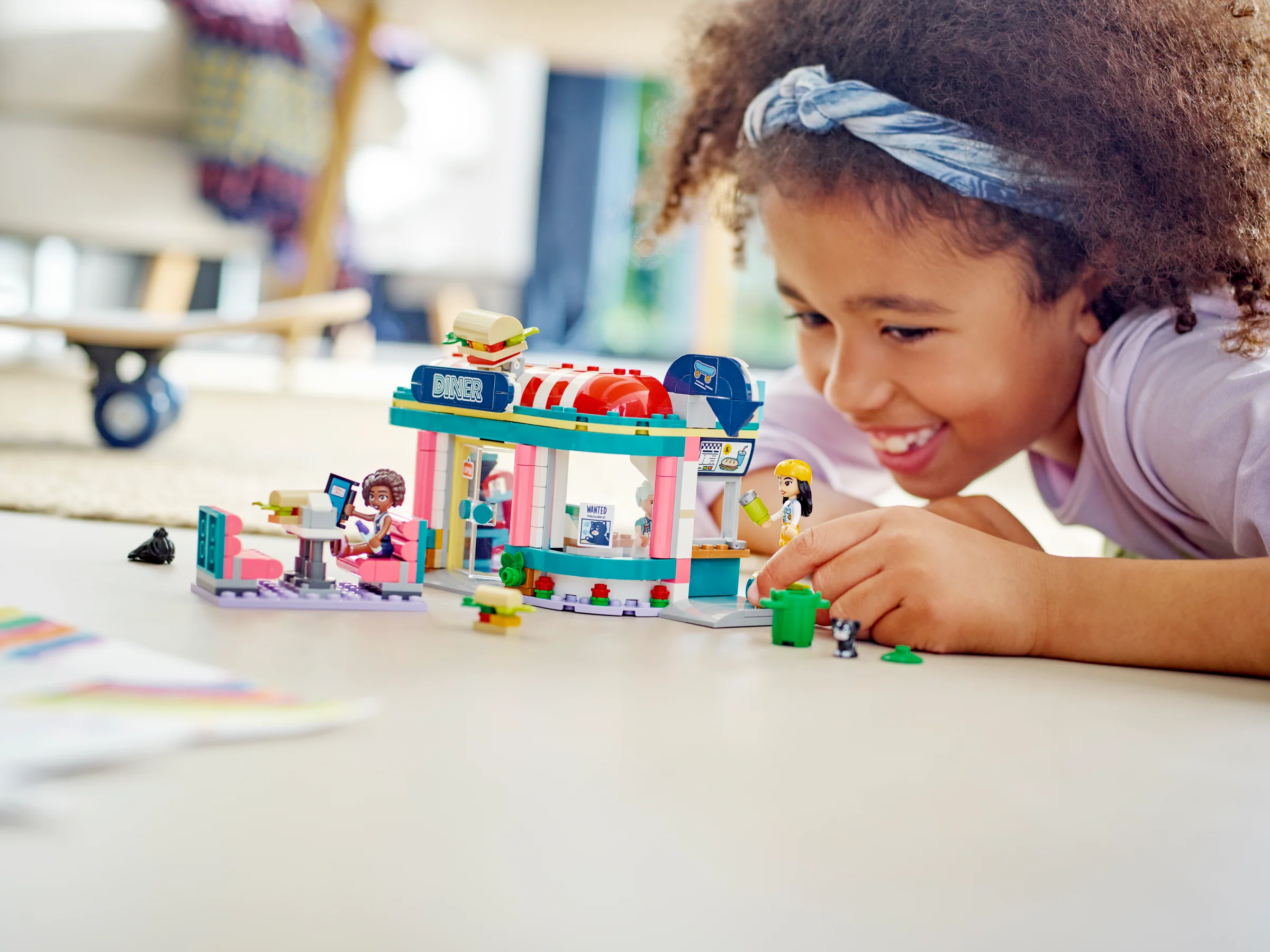 LEGO® Friends™ Heartlake Downtown Diner - Image 7