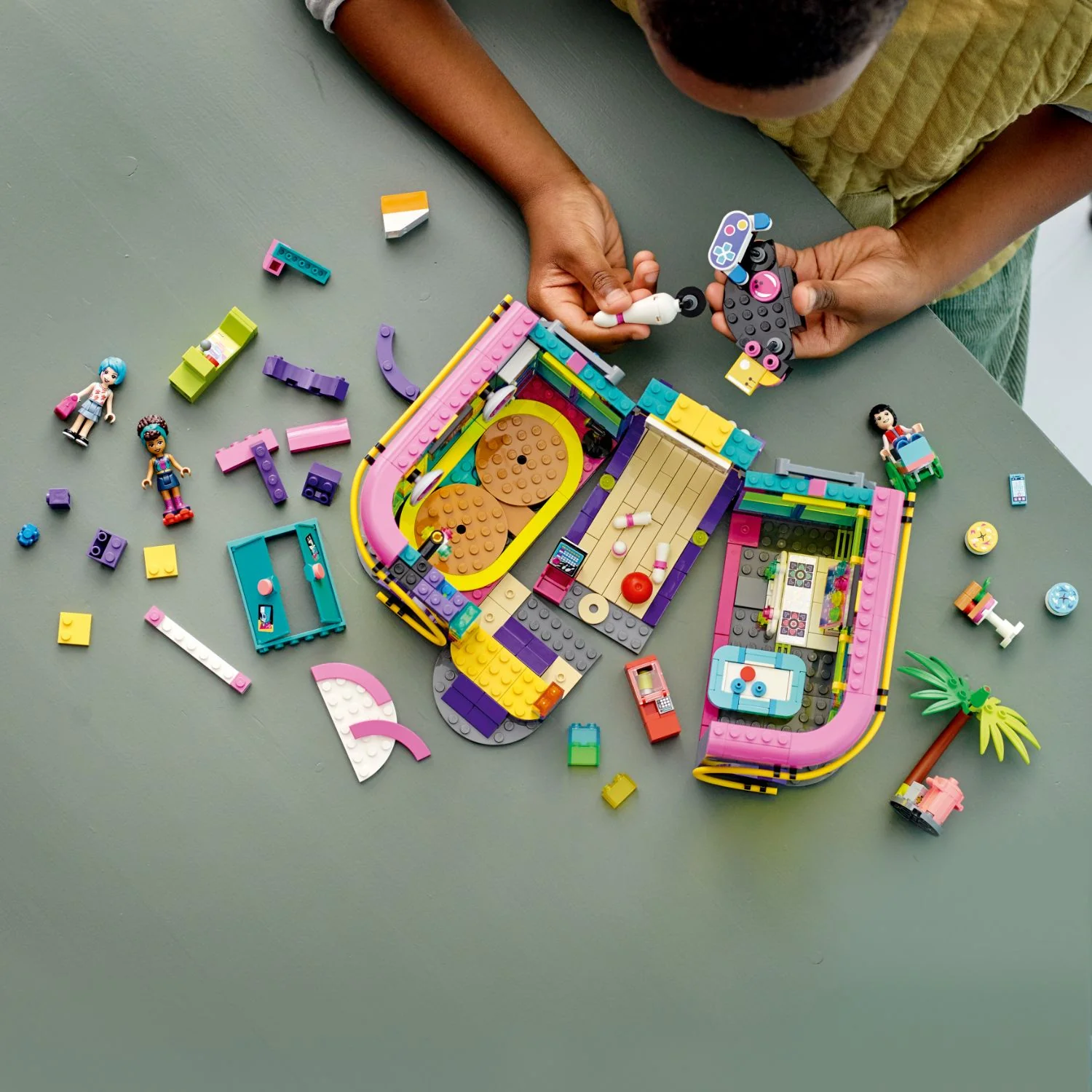LEGO® Friends™ Roller Disco Arcade - Image 5