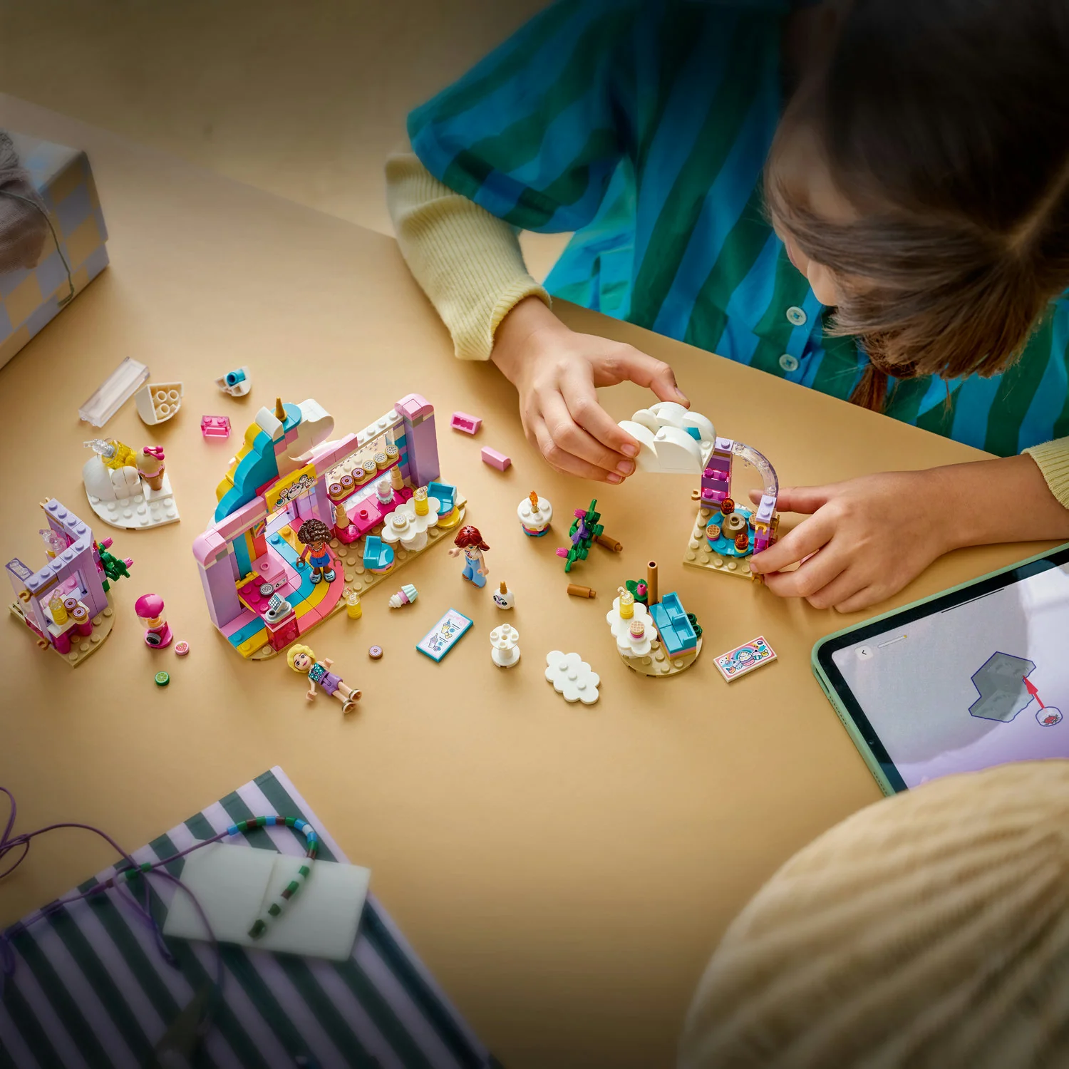 LEGO® Friends Unicorn Dream Café - Image 4
