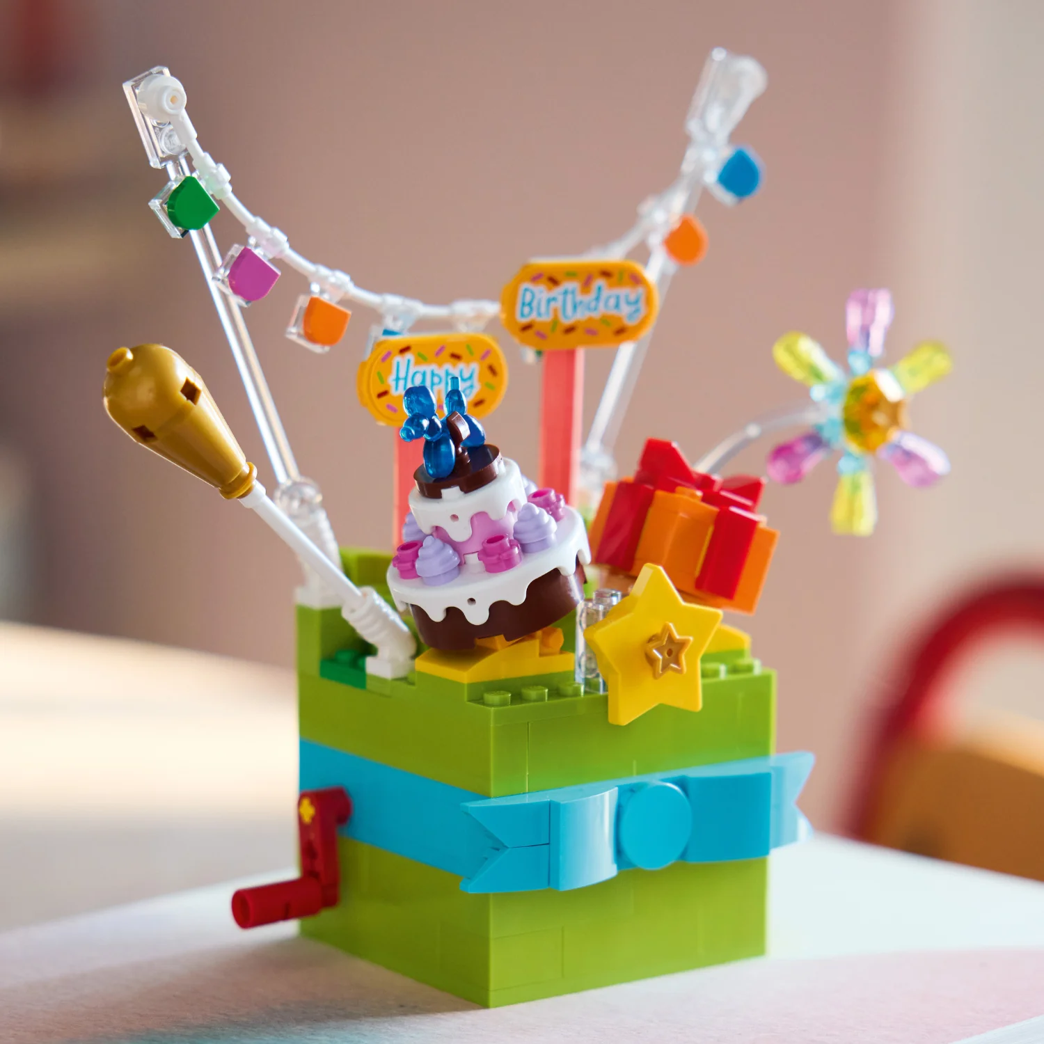LEGO® Gift Box Celebration - Image 8