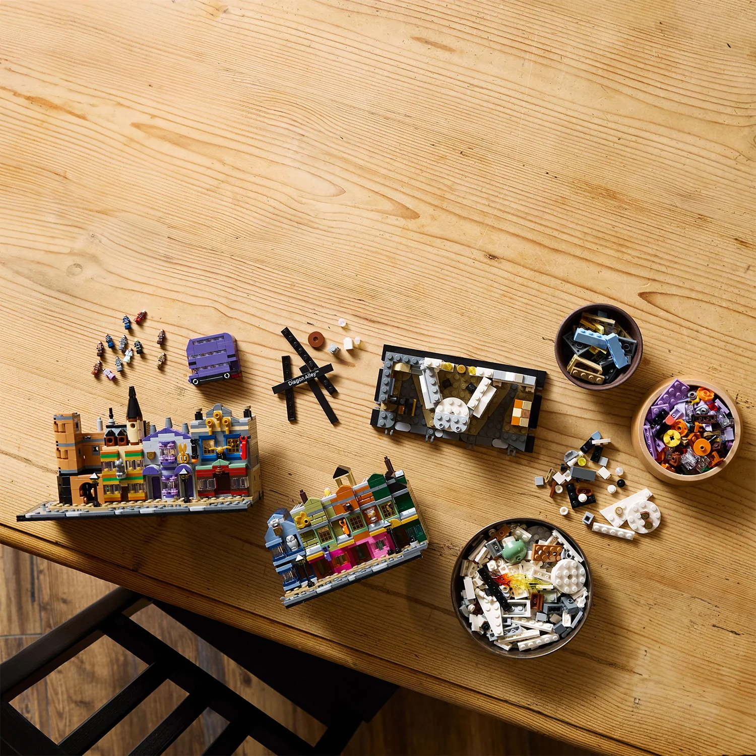 LEGO® Harry Potter™ Diagon Alley™ Wizarding Shops - Image 4