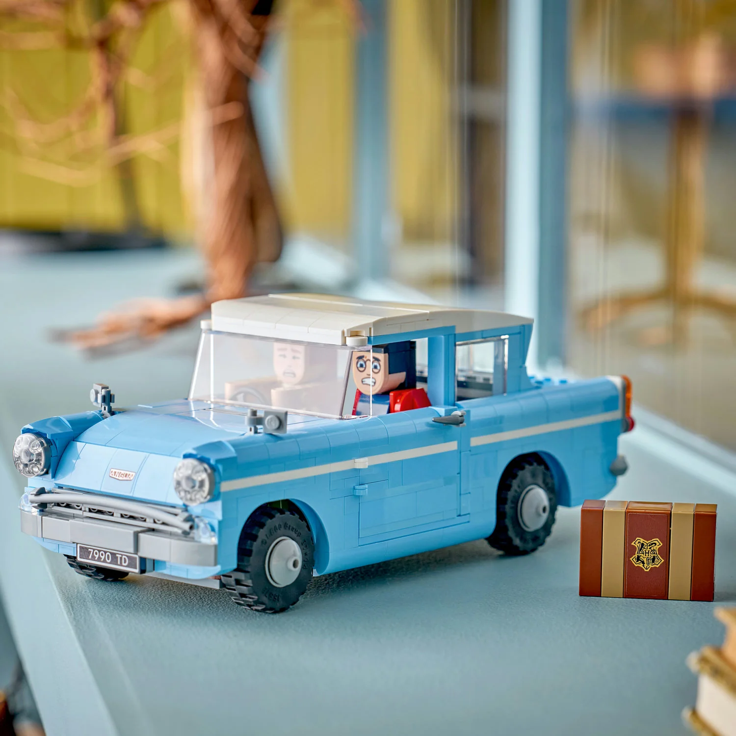 LEGO® Harry Potter™ Enchanted Flying Ford Anglia™ - Image 5