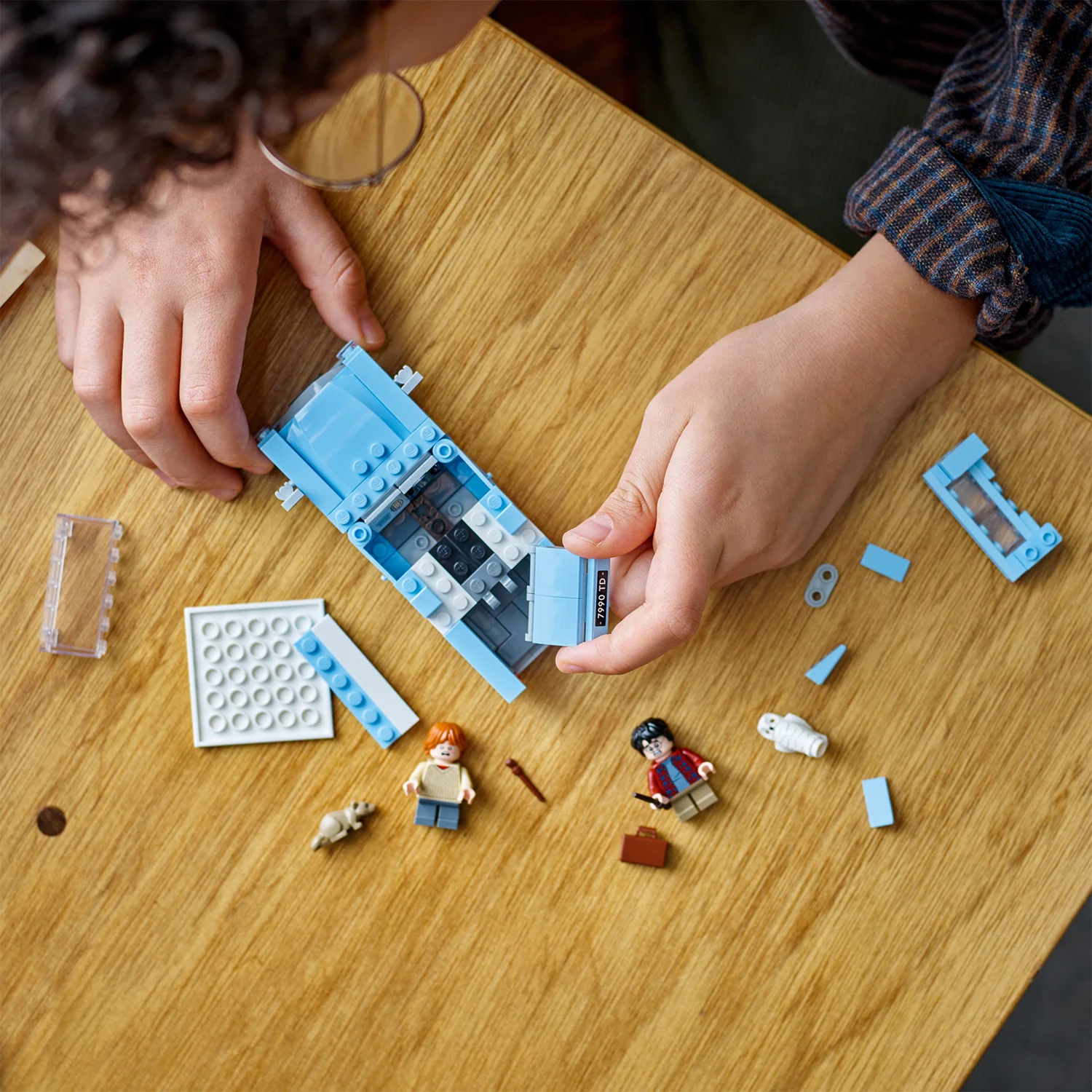 LEGO® Harry Potter™ Flying Ford Anglia™ - Image 5