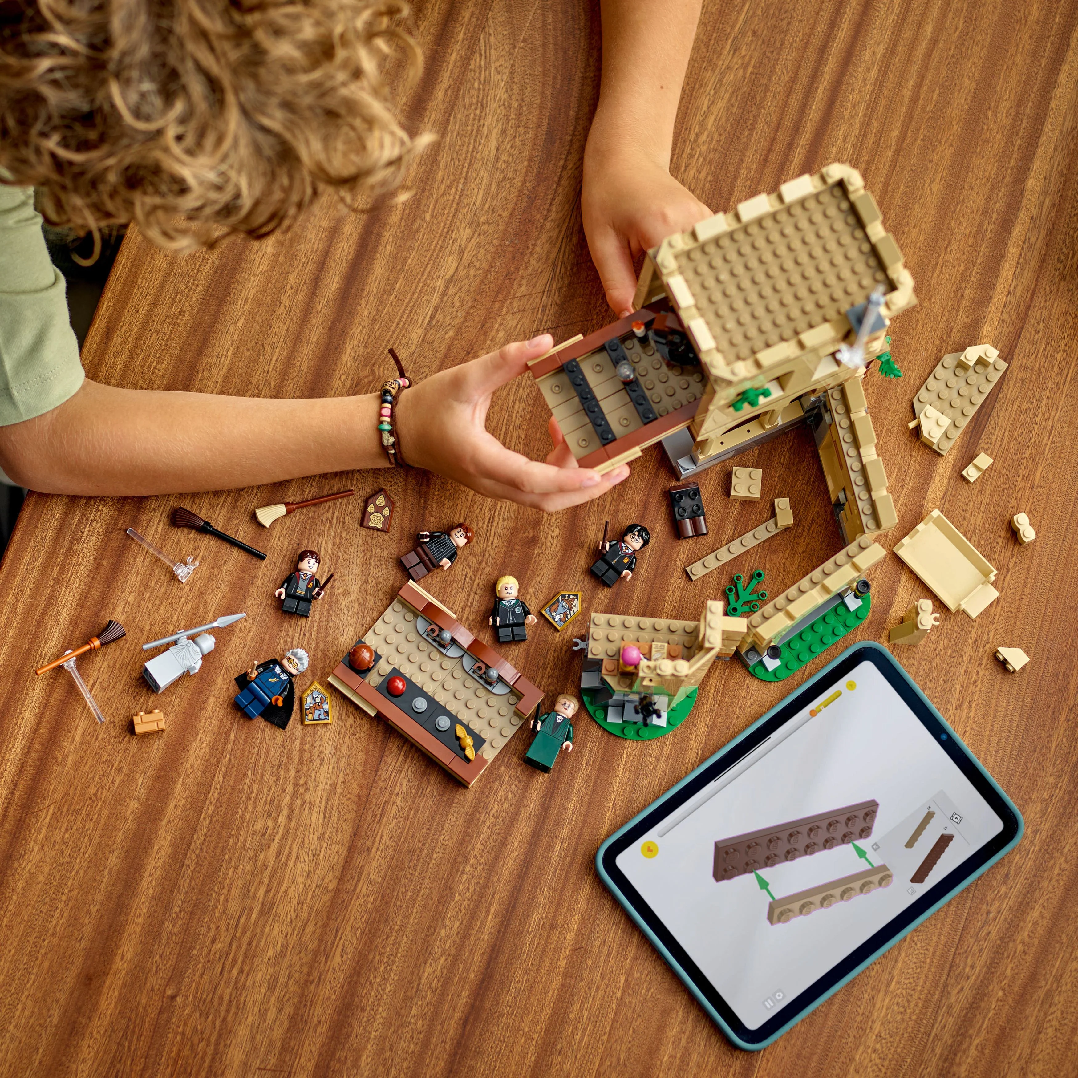 LEGO® Harry Potter™ Hogwarts™ Castle: Flying Lessons - Image 4