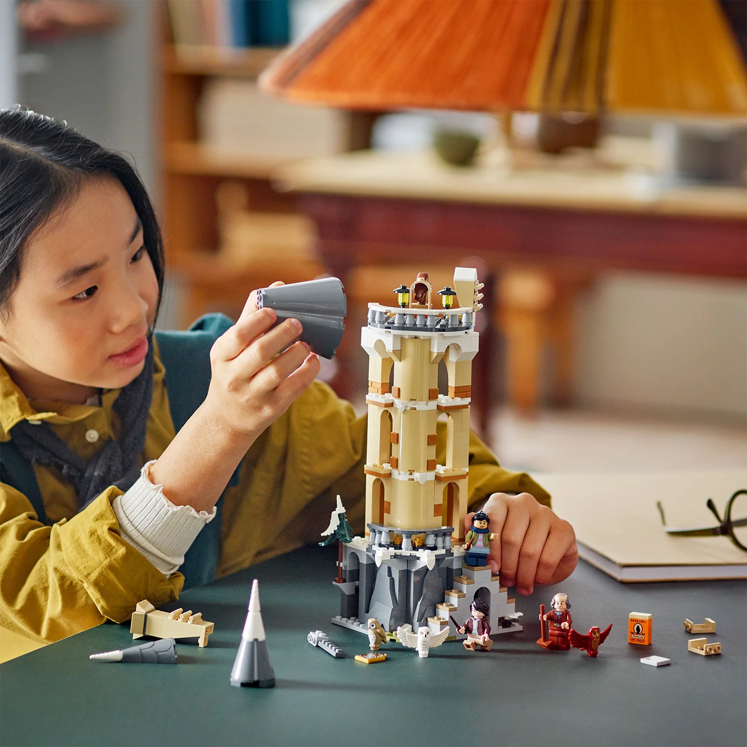 LEGO® Harry Potter™ Hogwarts™ Castle Owlery - Image 3