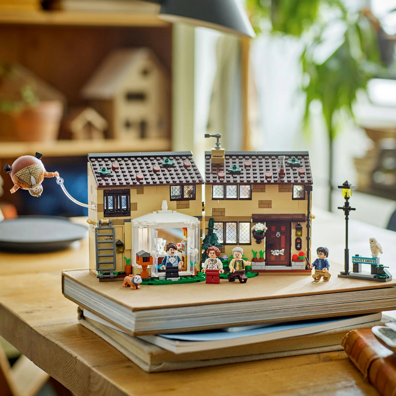 LEGO® Harry Potter™ Privet Drive: Aunt Marge's Visit - Image 5