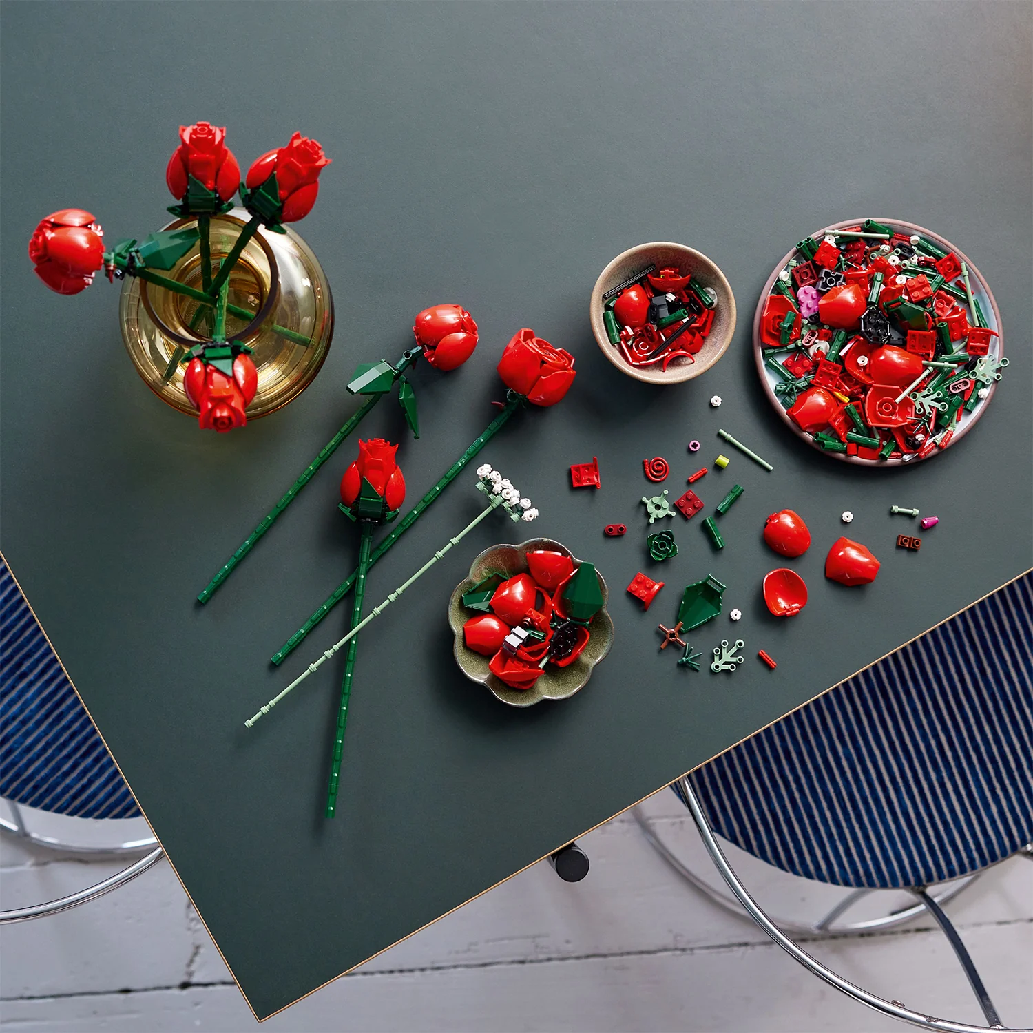 LEGO® ICONS™ Bouquet of Roses - Image 5