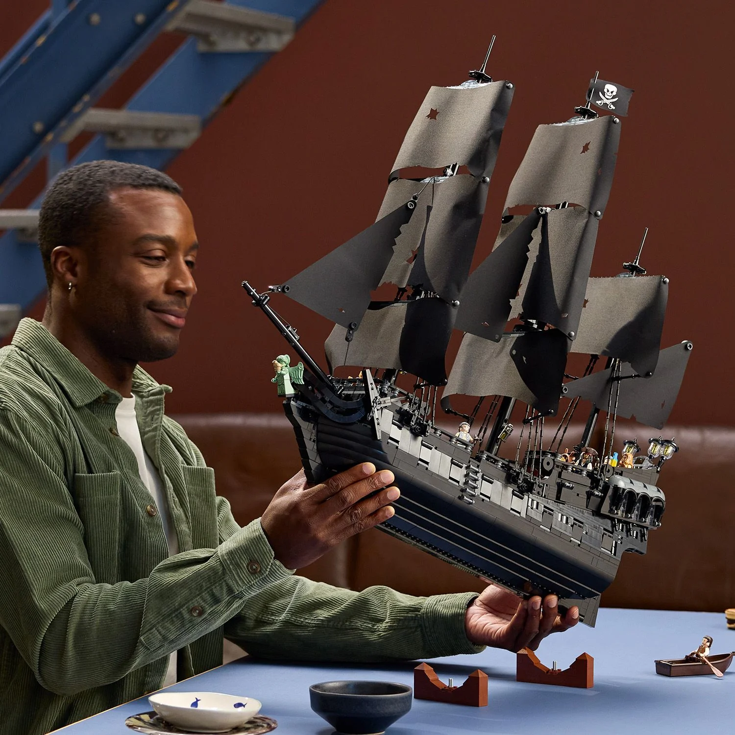 LEGO® ICONS™ Captain Jack Sparrow’s Pirate Ship - Image 13