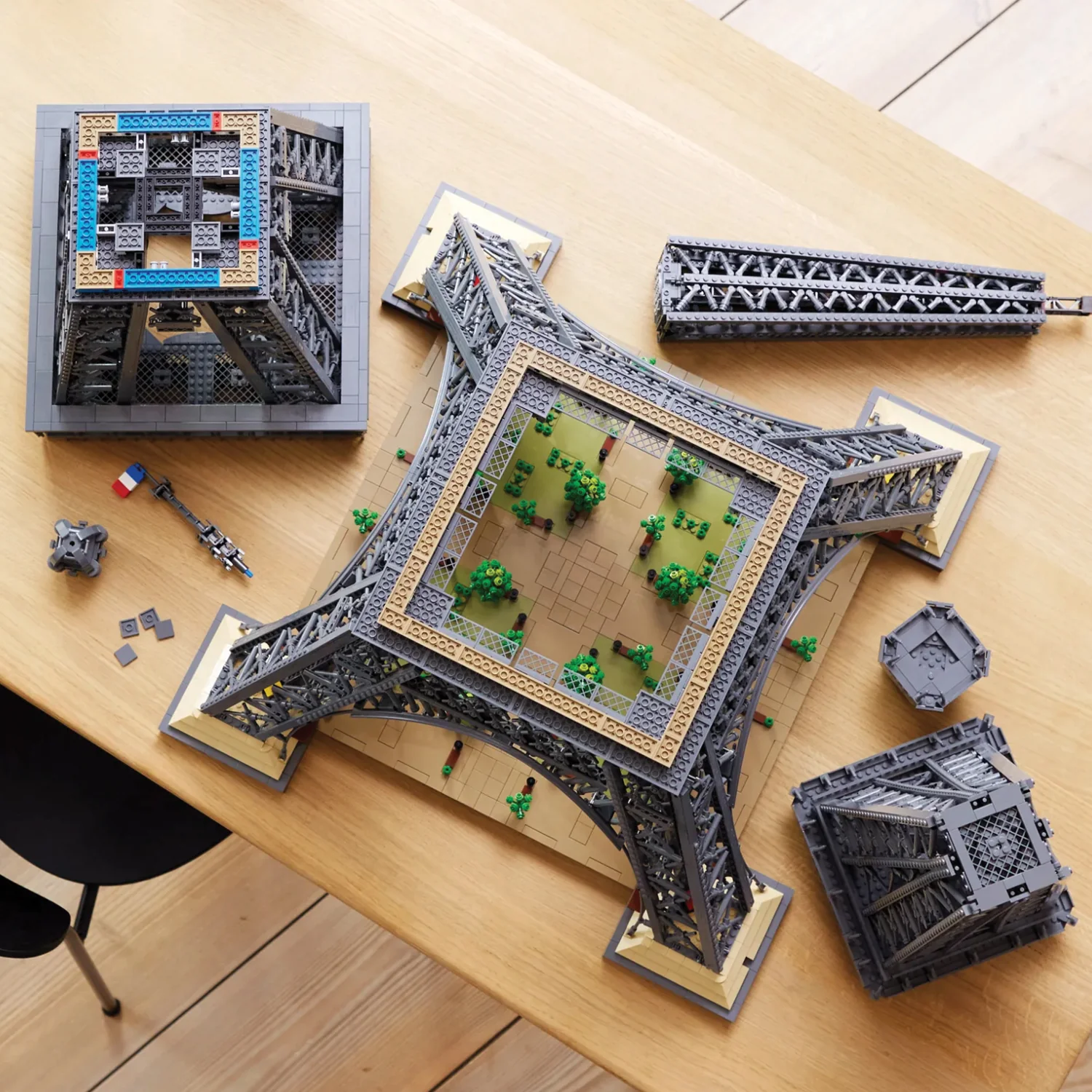 LEGO® ICONS™ Eiffel Tower - Image 8