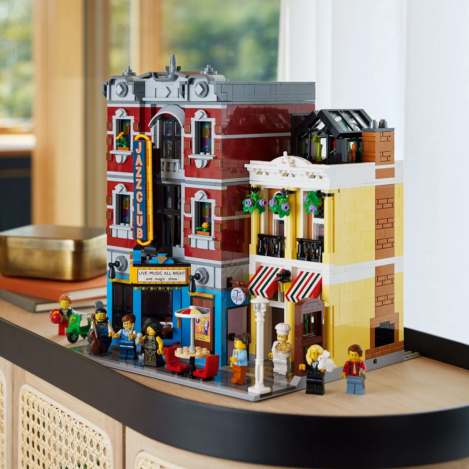 LEGO® ICONS™ Jazz Club - Image 5