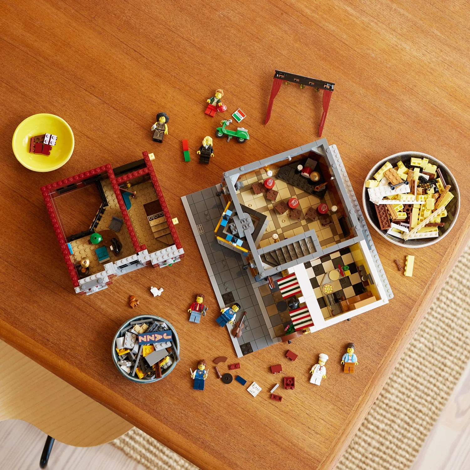 LEGO® ICONS™ Jazz Club - Image 9